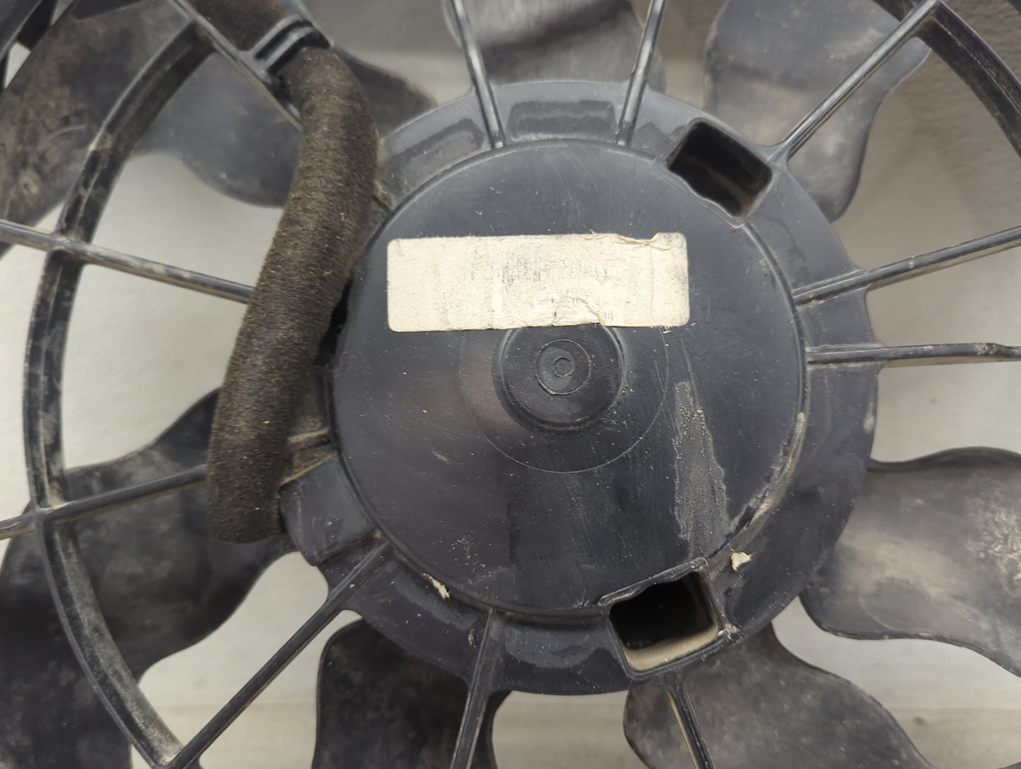 2013-2018 Hyundai Santa Fe Electric Radiator Cooling Fan Motor Assembly Fits Fits 2013 2014 2015 2016 2017 2018 OEM Used Aut