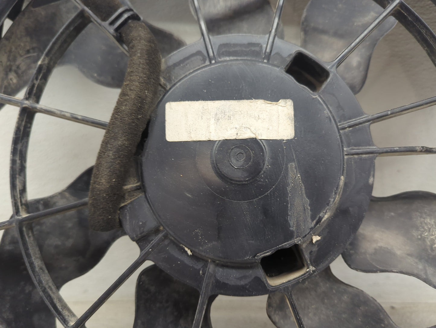 2013-2018 Hyundai Santa Fe Electric Radiator Cooling Fan Motor Assembly Fits Fits 2013 2014 2015 2016 2017 2018 OEM Used Aut