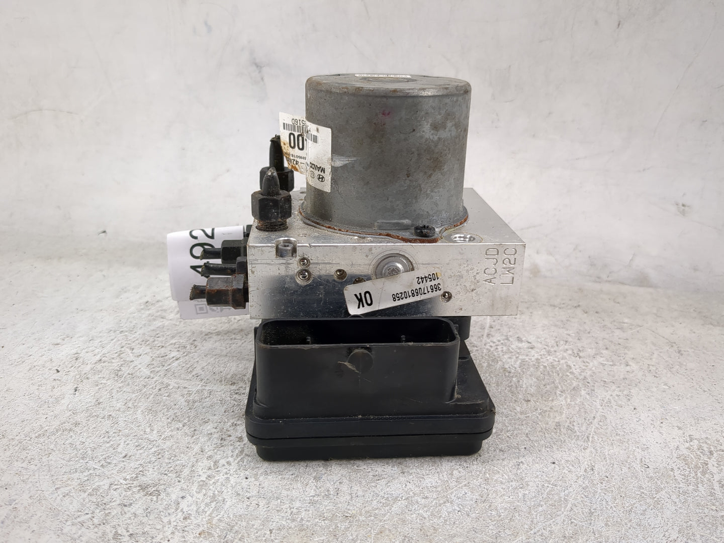 2017-2018 Hyundai Santa Fe ABS Pump Control Module Replacement P/N:58920-4Z400 MGH-80BH6018S300 Fits Fits 2017 2018 OEM Used