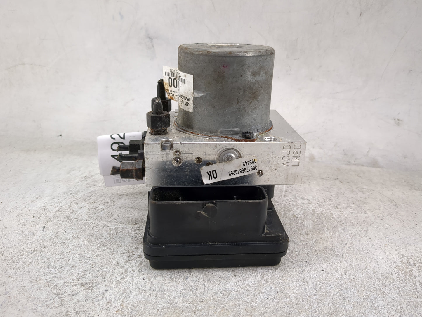 2017-2018 Hyundai Santa Fe ABS Pump Control Module Replacement P/N:58920-4Z400 MGH-80BH6018S300 Fits Fits 2017 2018 OEM Used