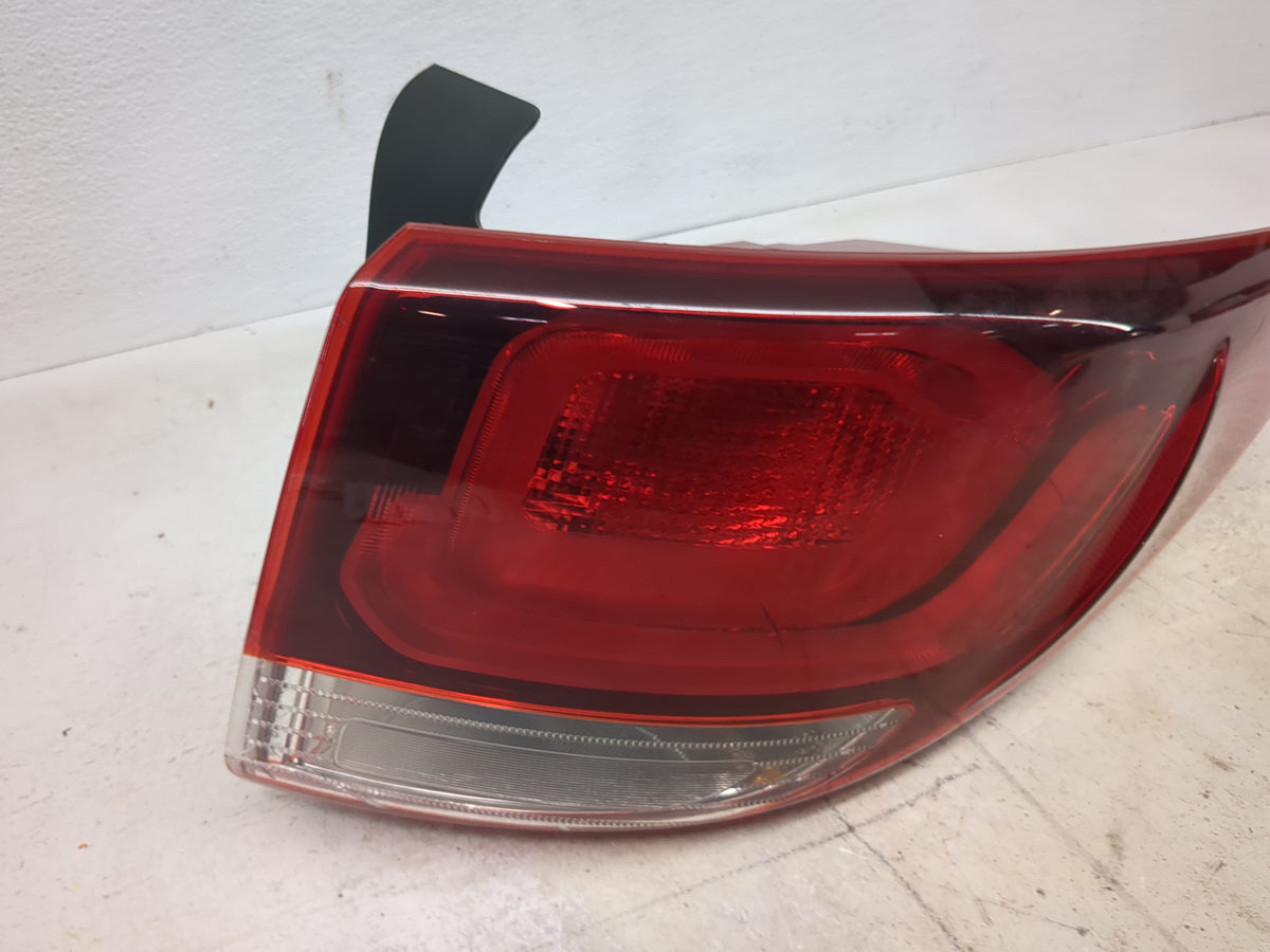 2017-2018 Hyundai Santa Fe Tail Light Assembly Passenger Right OEM Fits Fits 2017 2018 OEM Used Auto Parts - Oemusedautopart