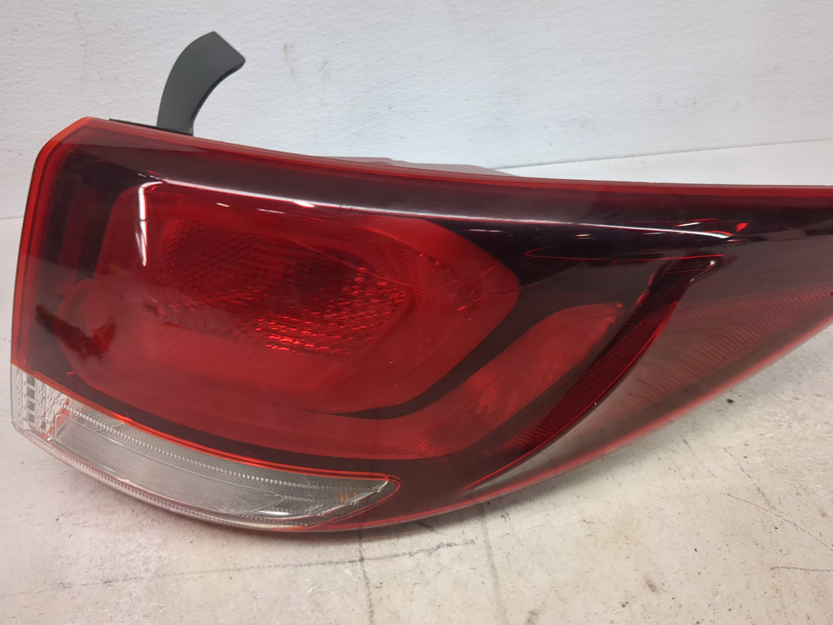 2017-2018 Hyundai Santa Fe Tail Light Assembly Passenger Right OEM Fits Fits 2017 2018 OEM Used Auto Parts - Oemusedautopart