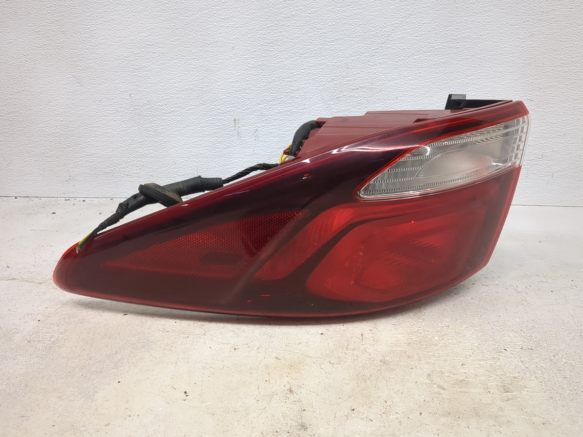 2017-2018 Hyundai Santa Fe Tail Light Assembly Passenger Right OEM P/N:92402-B85 Fits Fits 2017 2018 OEM Used Auto Parts - O