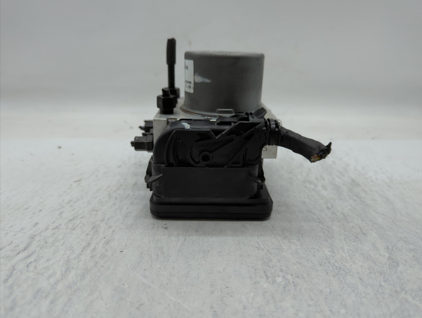 2017-2018 Hyundai Santa Fe ABS Pump Control Module Replacement P/N:58920-4Z300 Fits Fits 2017 2018 OEM Used Auto Parts - Oem