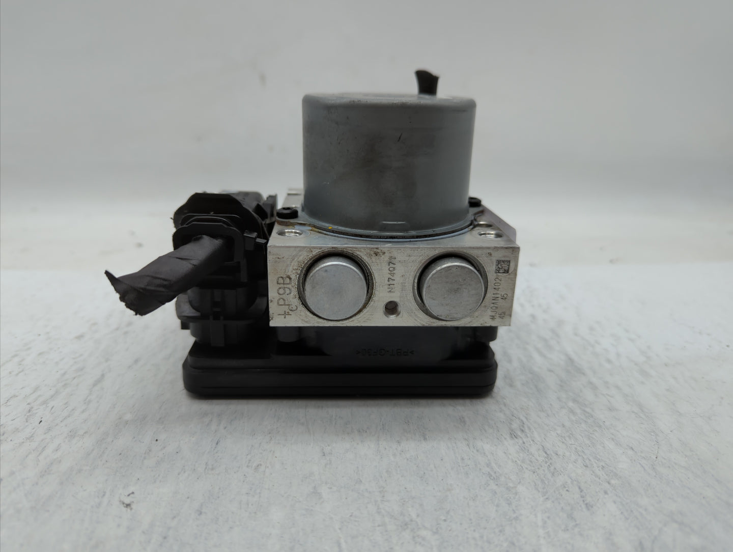 2017-2018 Hyundai Santa Fe ABS Pump Control Module Replacement P/N:58920-4Z300 Fits Fits 2017 2018 OEM Used Auto Parts - Oem