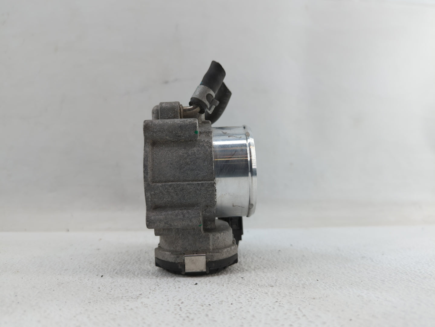 2018 Hyundai Santa Fe Throttle Body P/N:35100-2G600 Fits Fits 2015 2016 2017 2019 OEM Used Auto Parts - Oemusedautoparts1.co
