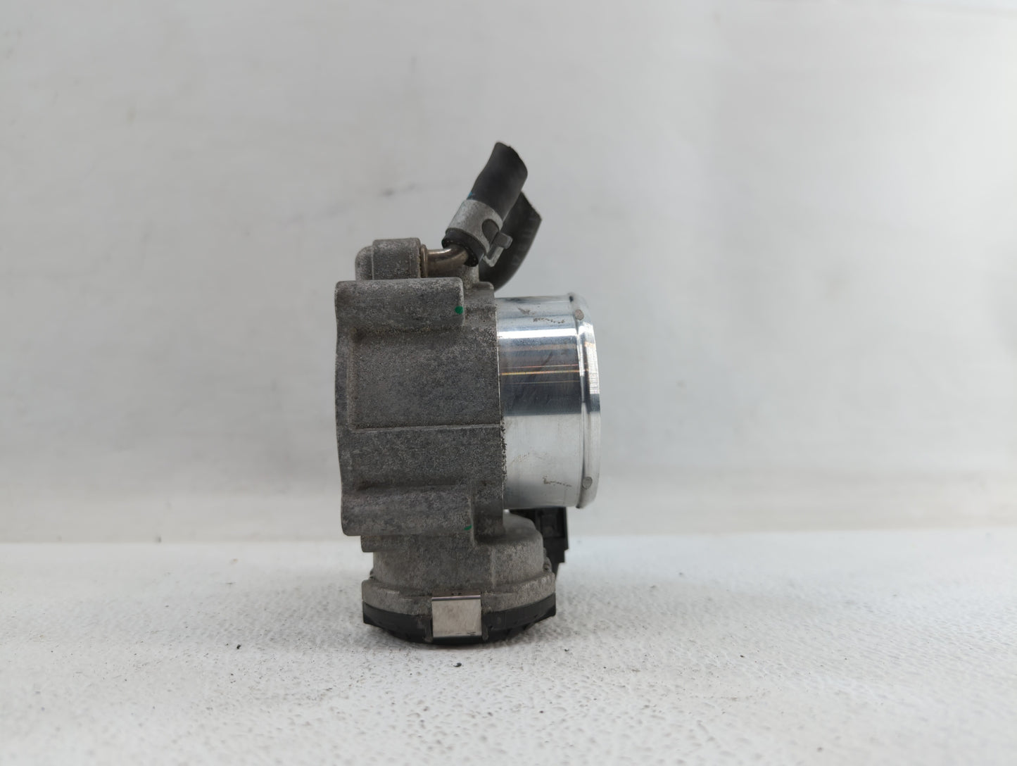 2018 Hyundai Santa Fe Throttle Body P/N:35100-2G600 Fits Fits 2015 2016 2017 2019 OEM Used Auto Parts - Oemusedautoparts1.co