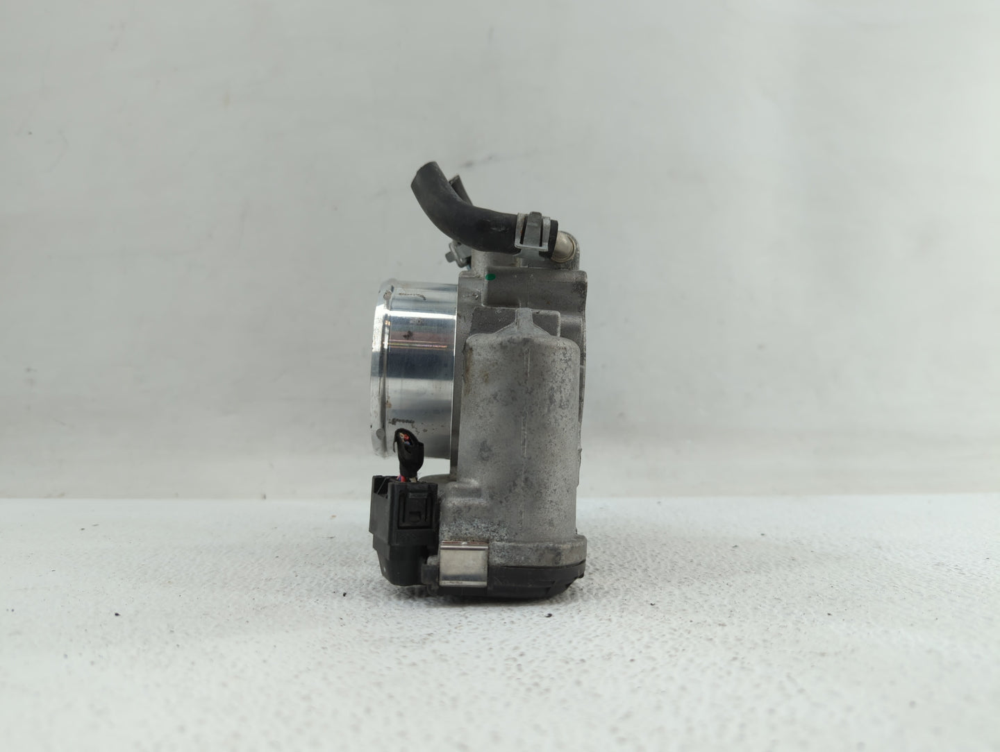 2018 Hyundai Santa Fe Throttle Body P/N:35100-2G600 Fits Fits 2015 2016 2017 2019 OEM Used Auto Parts - Oemusedautoparts1.co