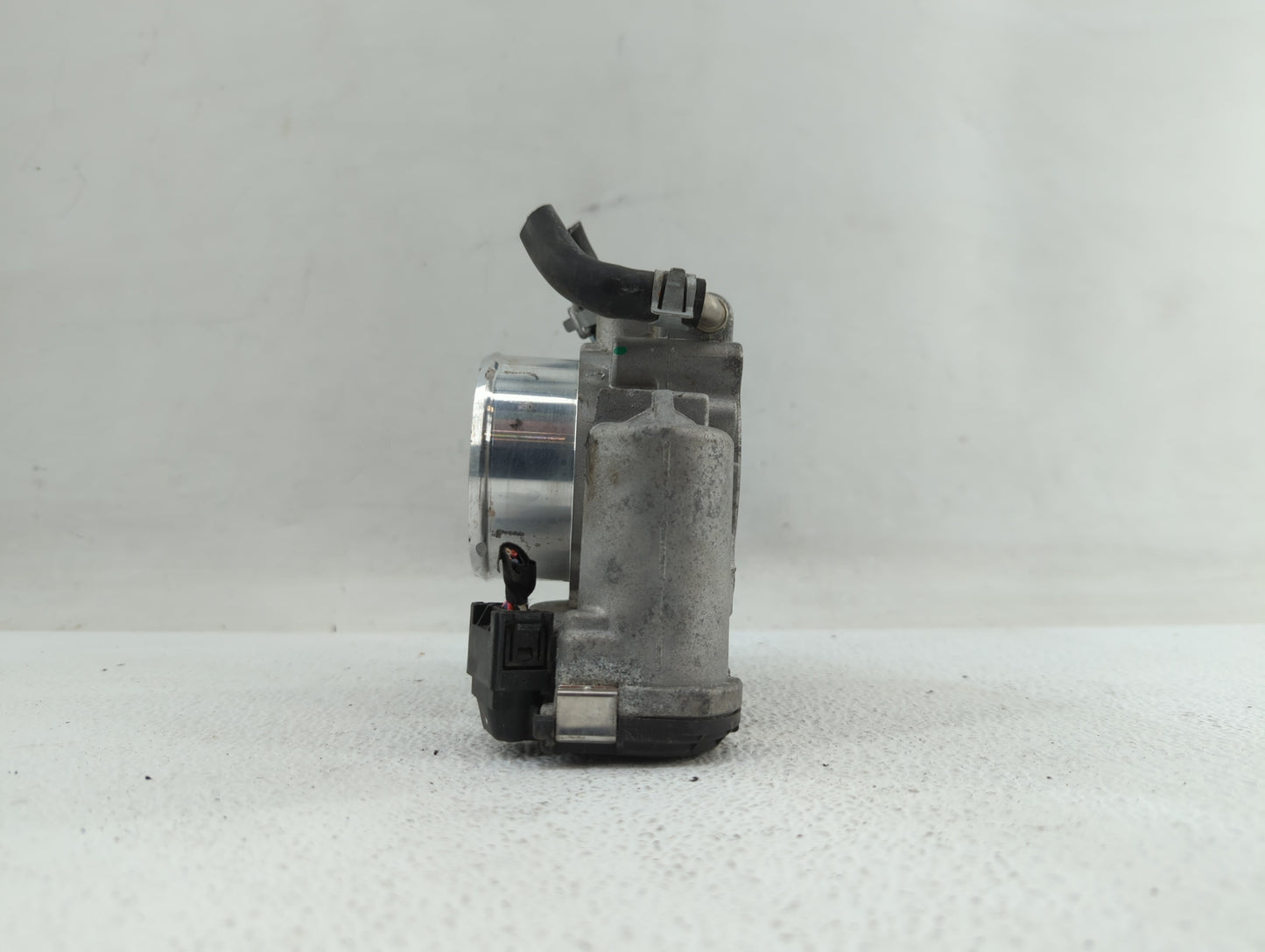 2018 Hyundai Santa Fe Throttle Body P/N:35100-2G600 Fits Fits 2015 2016 2017 2019 OEM Used Auto Parts - Oemusedautoparts1.co