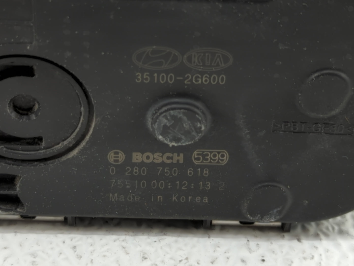2018 Hyundai Santa Fe Throttle Body P/N:35100-2G600 Fits Fits 2015 2016 2017 2019 OEM Used Auto Parts - Oemusedautoparts1.co