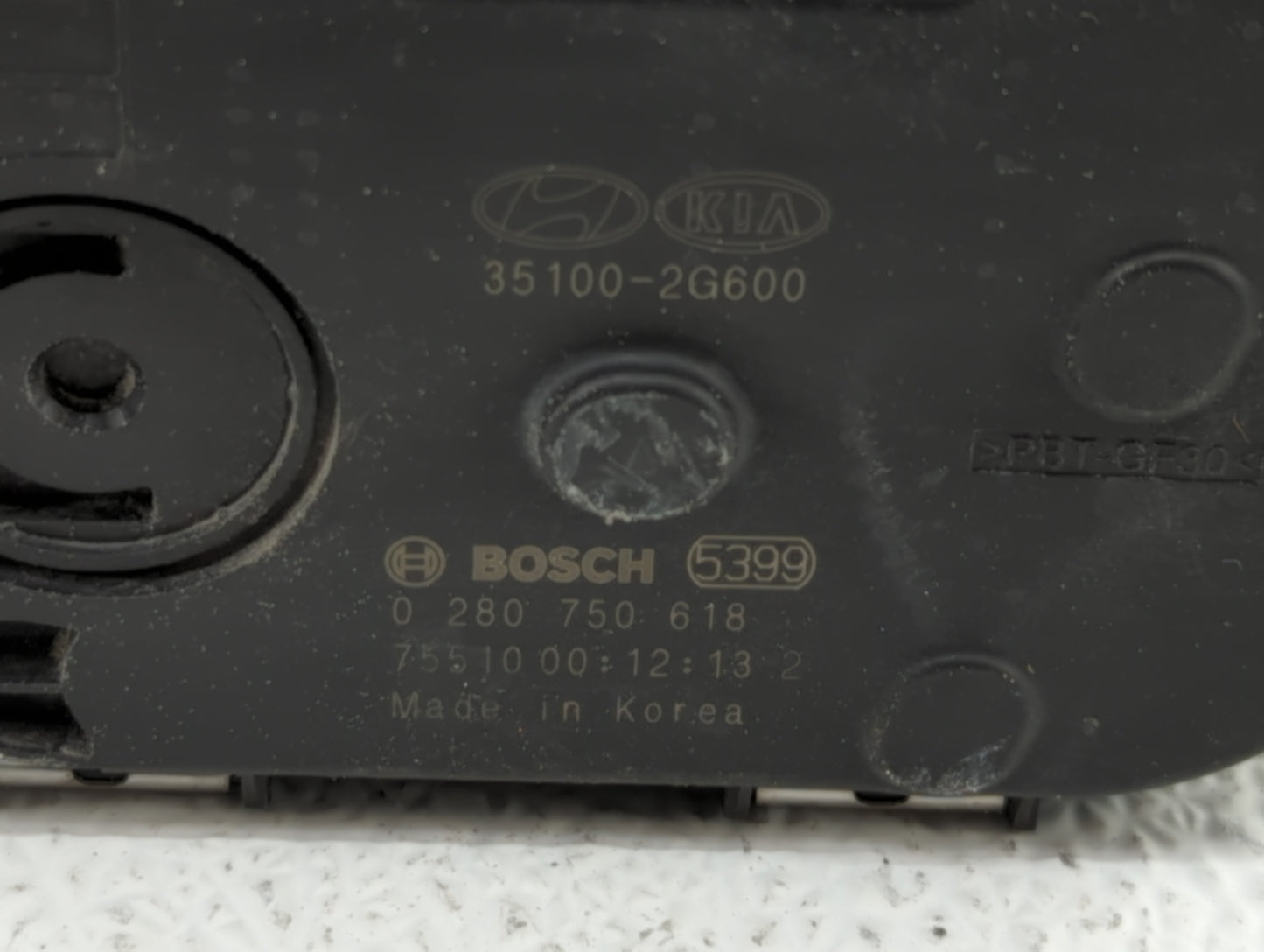 2018 Hyundai Santa Fe Throttle Body P/N:35100-2G600 Fits Fits 2015 2016 2017 2019 OEM Used Auto Parts - Oemusedautoparts1.co