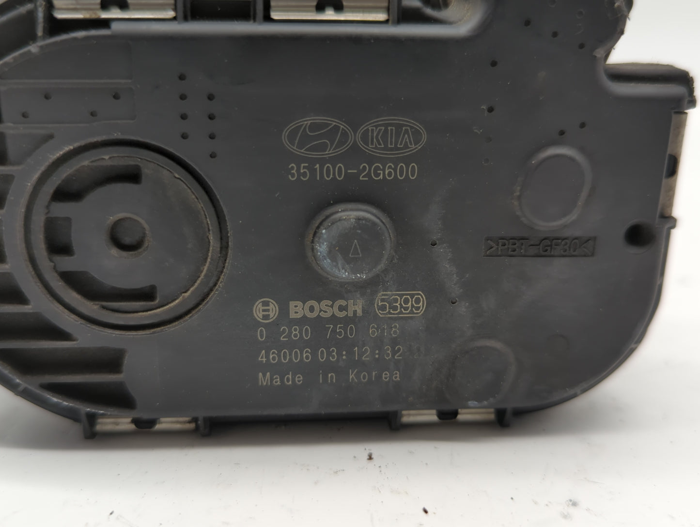 2018 Hyundai Santa Fe Throttle Body P/N:35100-2G600 Fits Fits 2015 2016 2017 2019 OEM Used Auto Parts - Oemusedautoparts1.co