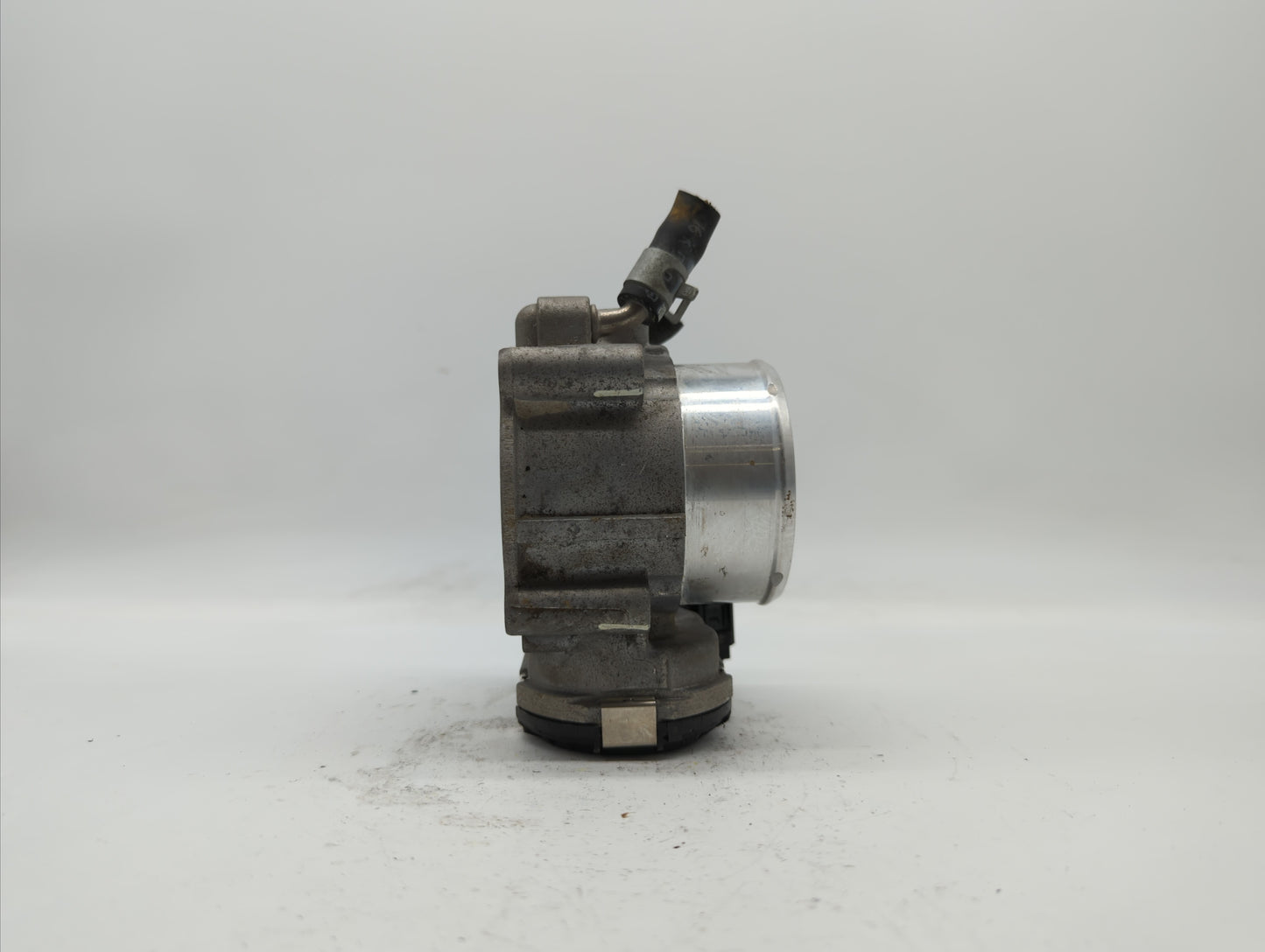 2018 Hyundai Santa Fe Throttle Body P/N:35100-2G600 Fits Fits 2015 2016 2017 2019 OEM Used Auto Parts - Oemusedautoparts1.co