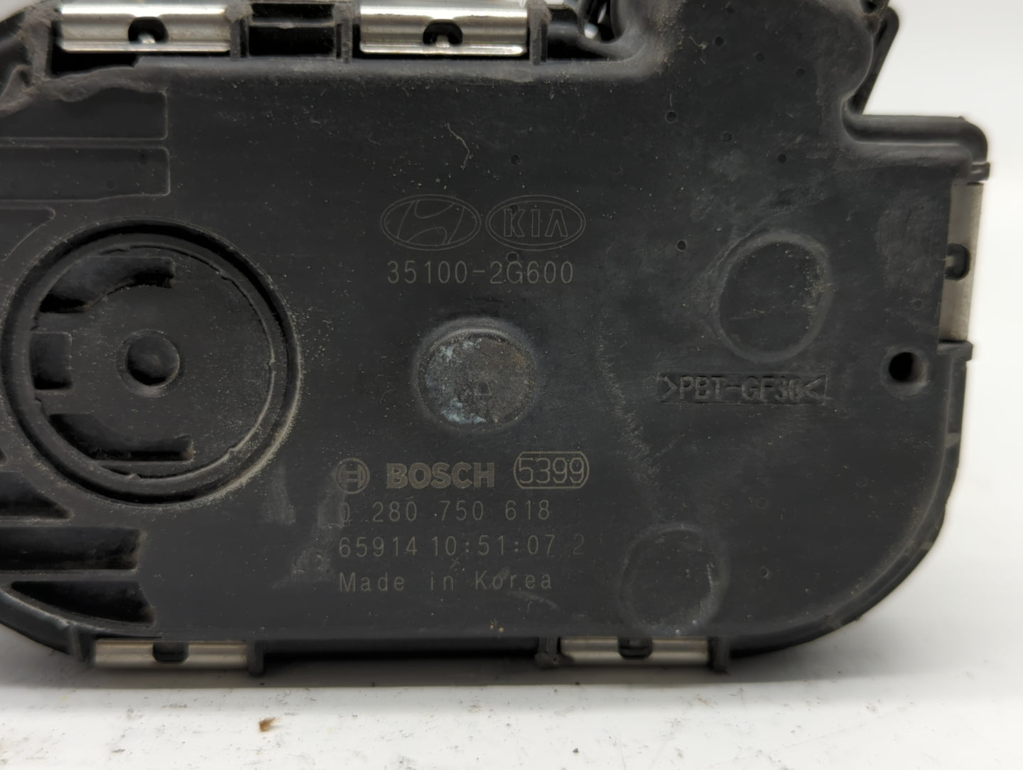 2018 Hyundai Santa Fe Throttle Body P/N:35100-2G600 Fits Fits 2015 2016 2017 2019 OEM Used Auto Parts - Oemusedautoparts1.co