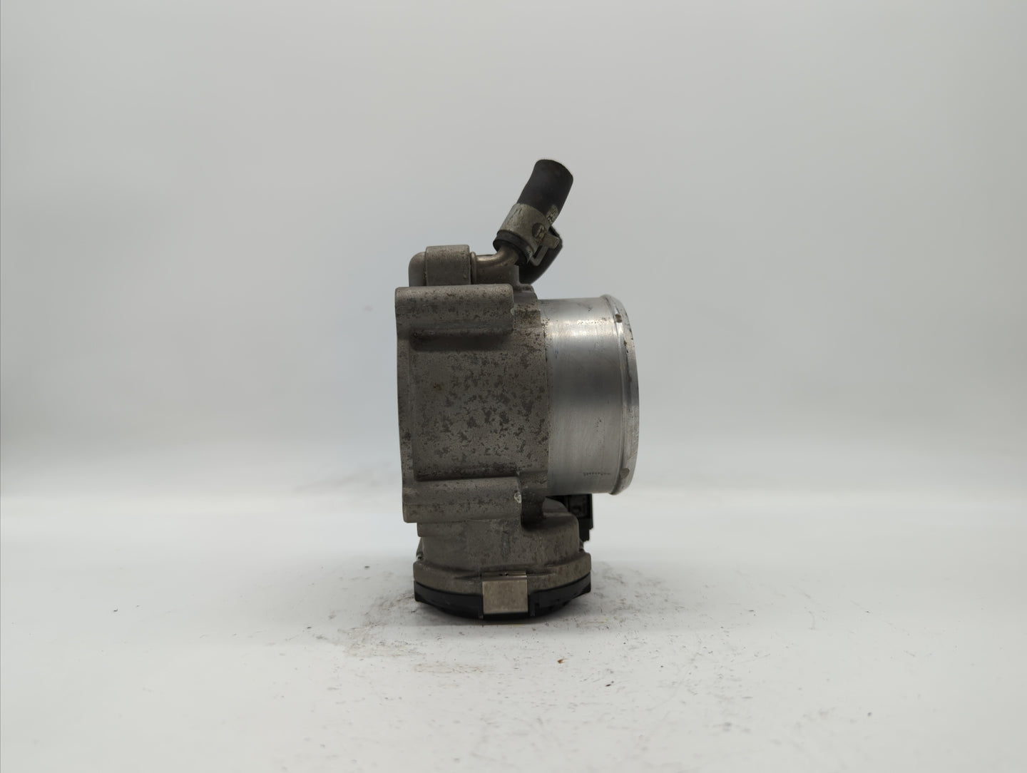2018 Hyundai Santa Fe Throttle Body P/N:35100-2G600 Fits Fits 2015 2016 2017 2019 OEM Used Auto Parts - Oemusedautoparts1.co