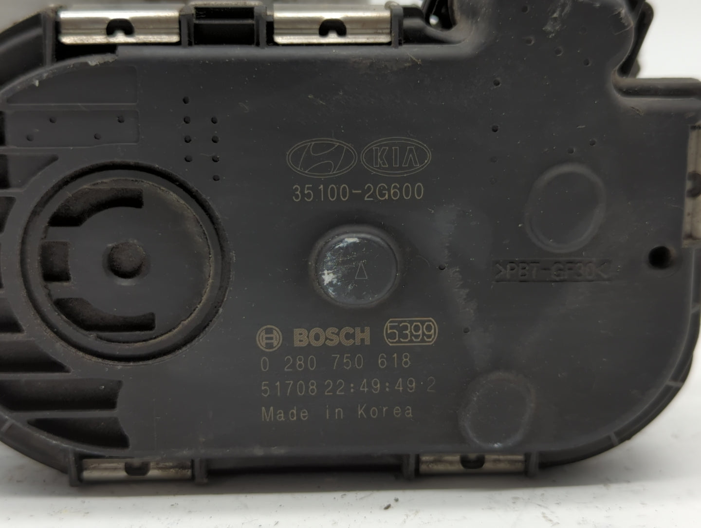 2018 Hyundai Santa Fe Throttle Body P/N:35100-2G600 Fits Fits 2015 2016 2017 2019 OEM Used Auto Parts - Oemusedautoparts1.co