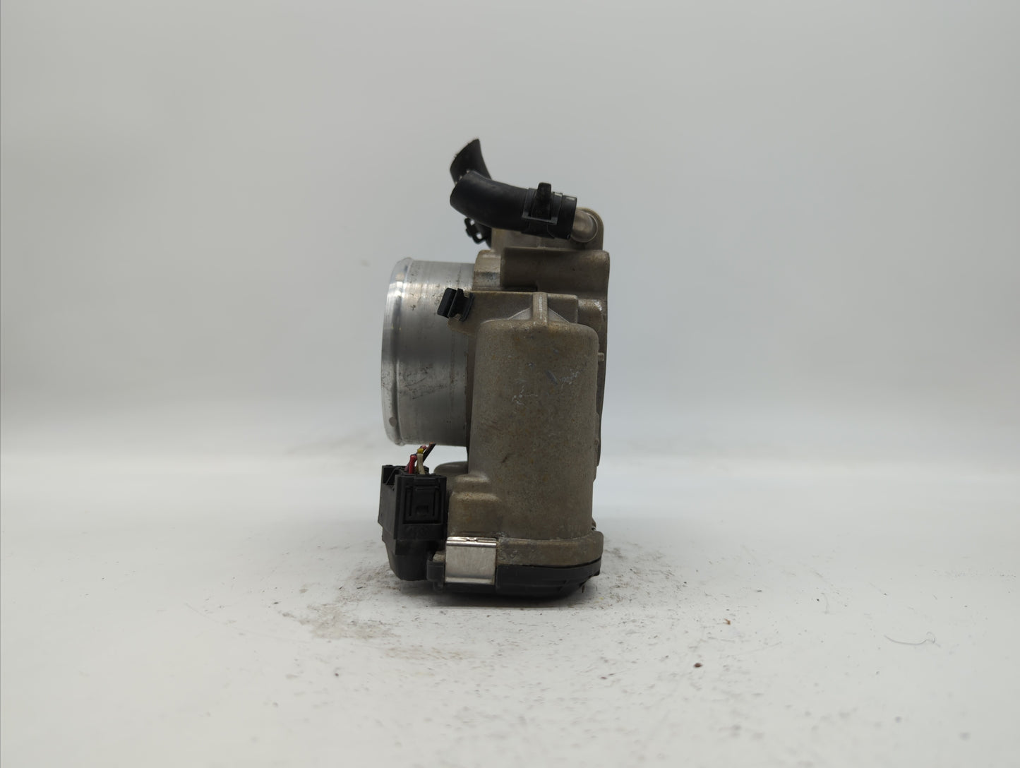 2018 Hyundai Santa Fe Throttle Body P/N:35100-2G600 Fits Fits 2015 2016 2017 2019 OEM Used Auto Parts - Oemusedautoparts1.co