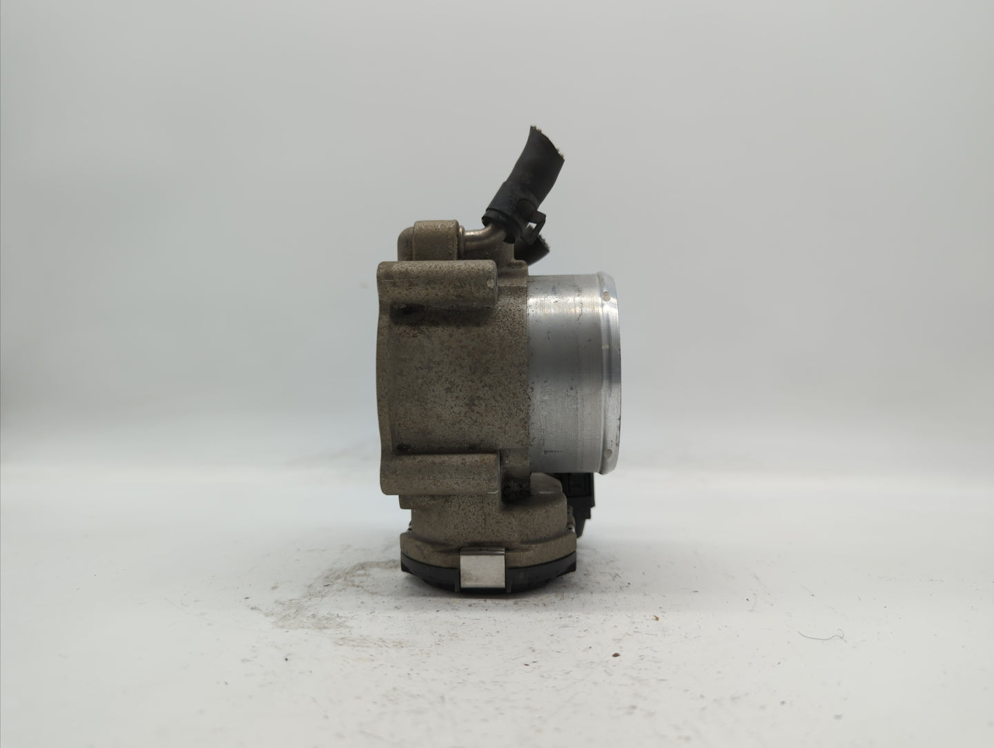 2018 Hyundai Santa Fe Throttle Body P/N:35100-2G600 Fits Fits 2015 2016 2017 2019 OEM Used Auto Parts - Oemusedautoparts1.co