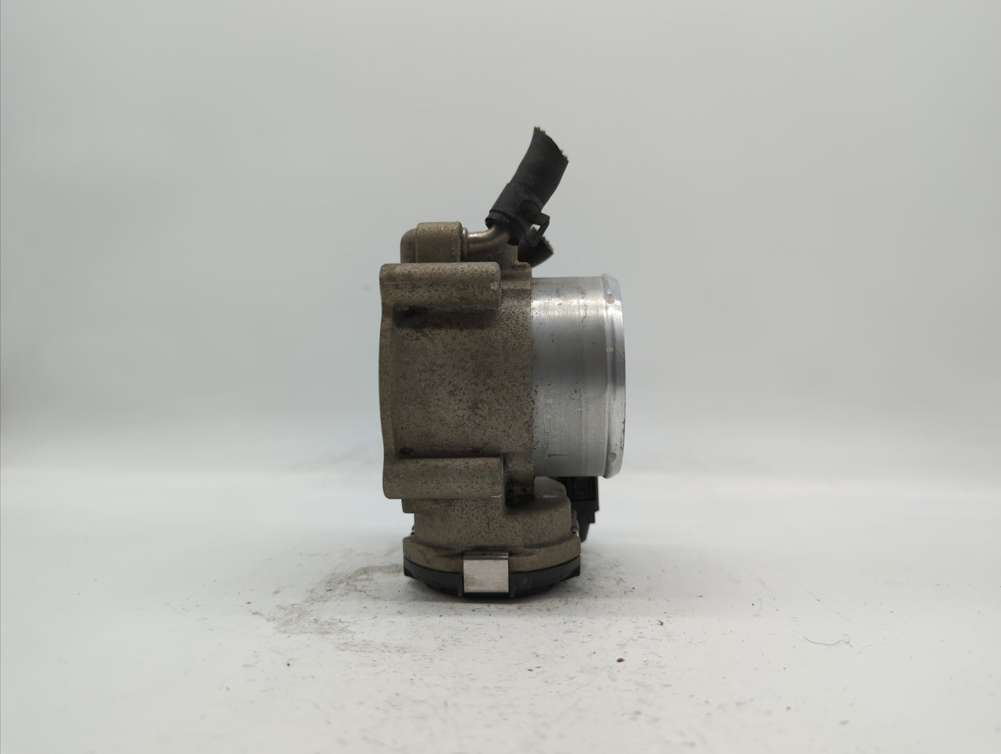 2018 Hyundai Santa Fe Throttle Body P/N:35100-2G600 Fits Fits 2015 2016 2017 2019 OEM Used Auto Parts - Oemusedautoparts1.co