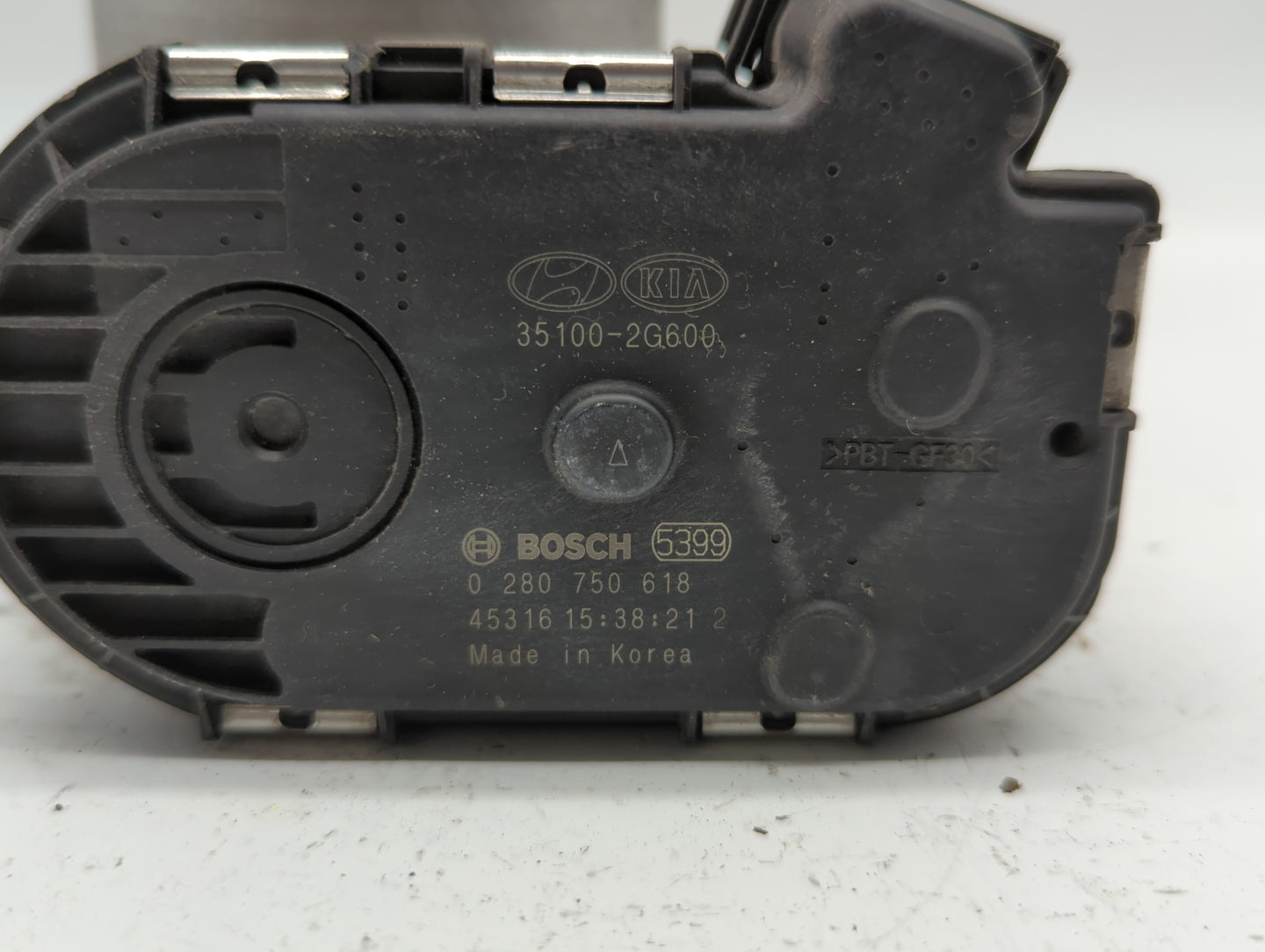 2018 Hyundai Santa Fe Throttle Body P/N:35100-2G600 Fits Fits 2015 2016 2017 2019 OEM Used Auto Parts - Oemusedautoparts1.co