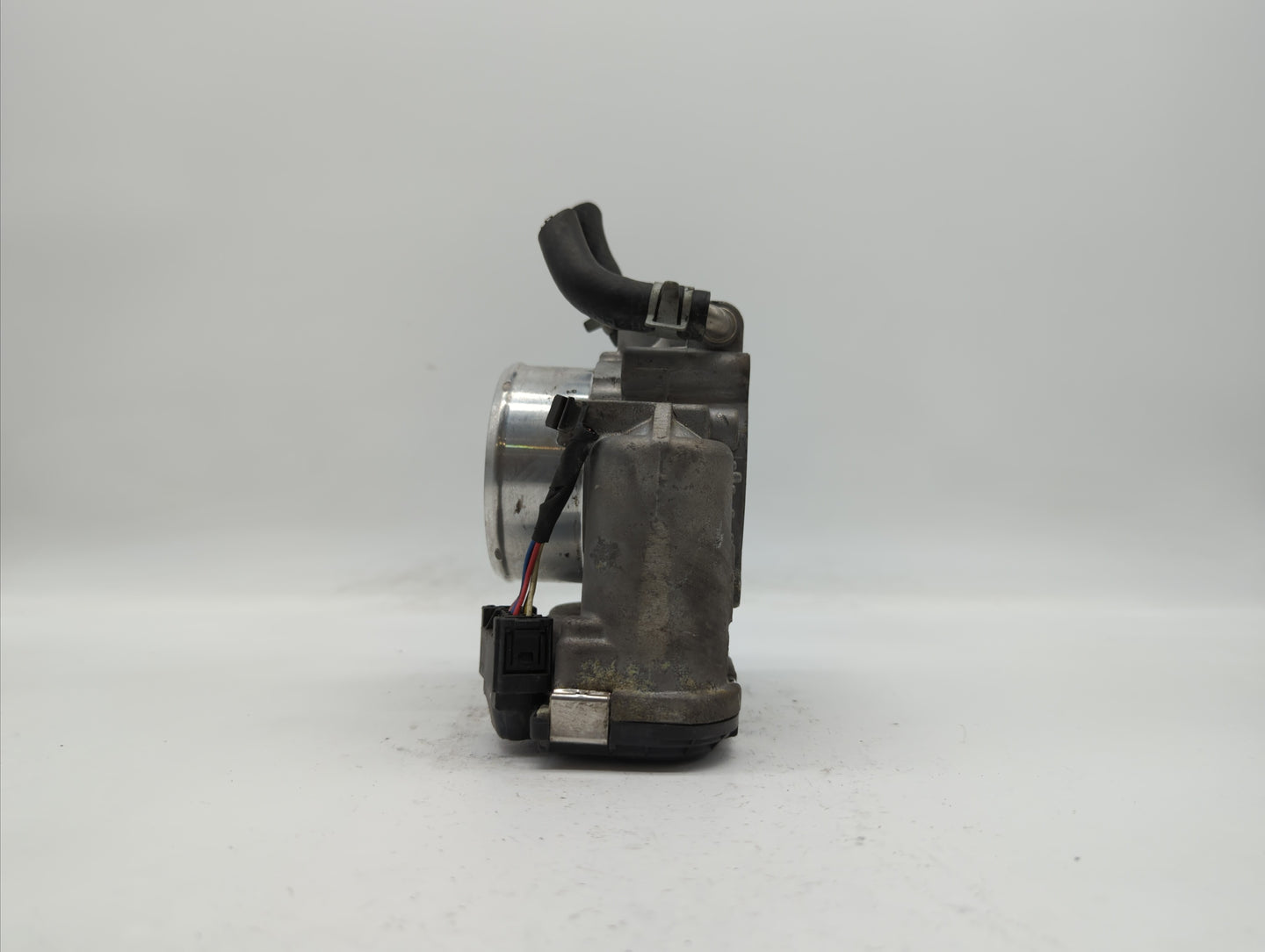 2018 Hyundai Santa Fe Throttle Body P/N:35100-2G600 Fits Fits 2015 2016 2017 2019 OEM Used Auto Parts - Oemusedautoparts1.co