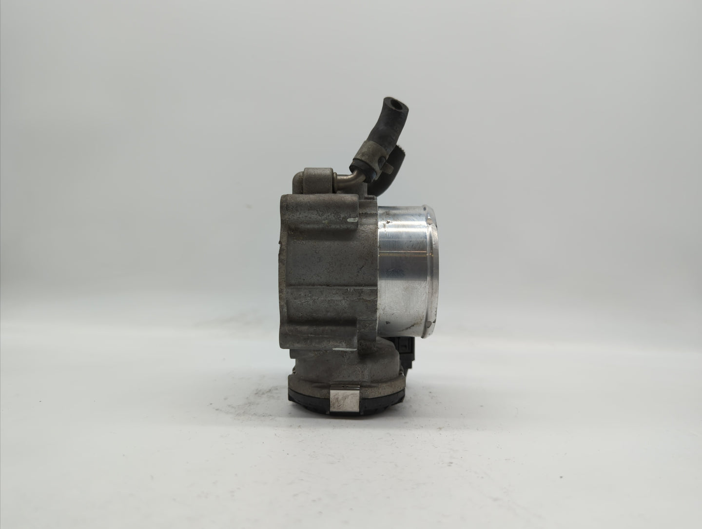 2018 Hyundai Santa Fe Throttle Body P/N:35100-2G600 Fits Fits 2015 2016 2017 2019 OEM Used Auto Parts - Oemusedautoparts1.co