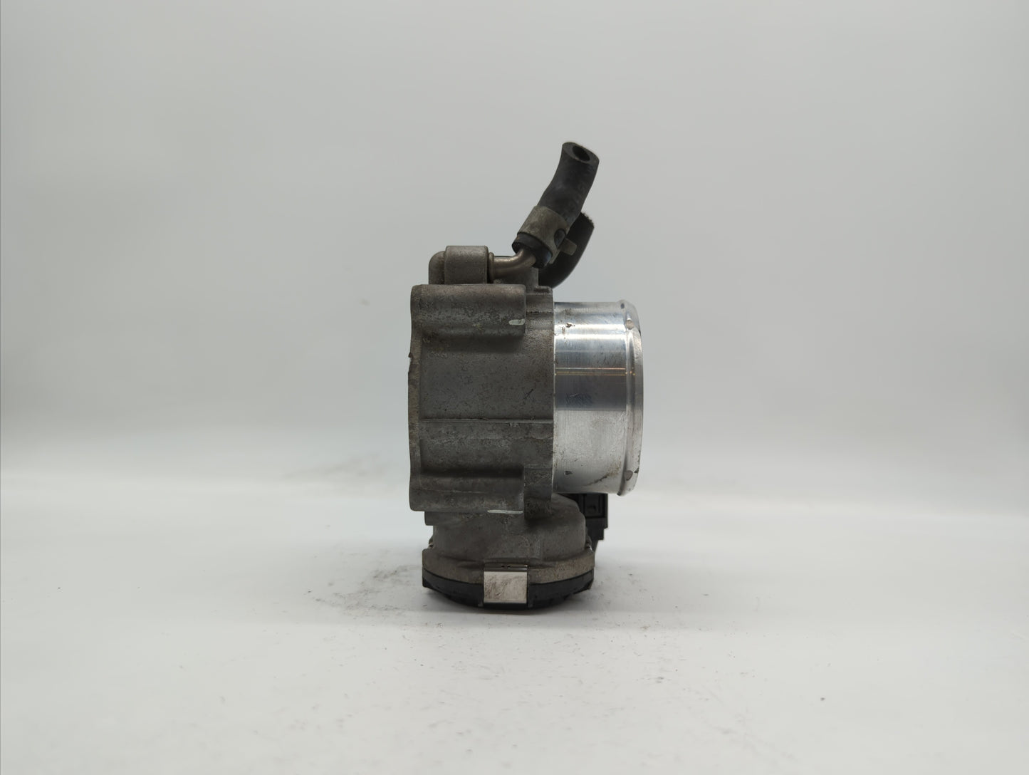 2018 Hyundai Santa Fe Throttle Body P/N:35100-2G600 Fits Fits 2015 2016 2017 2019 OEM Used Auto Parts - Oemusedautoparts1.co