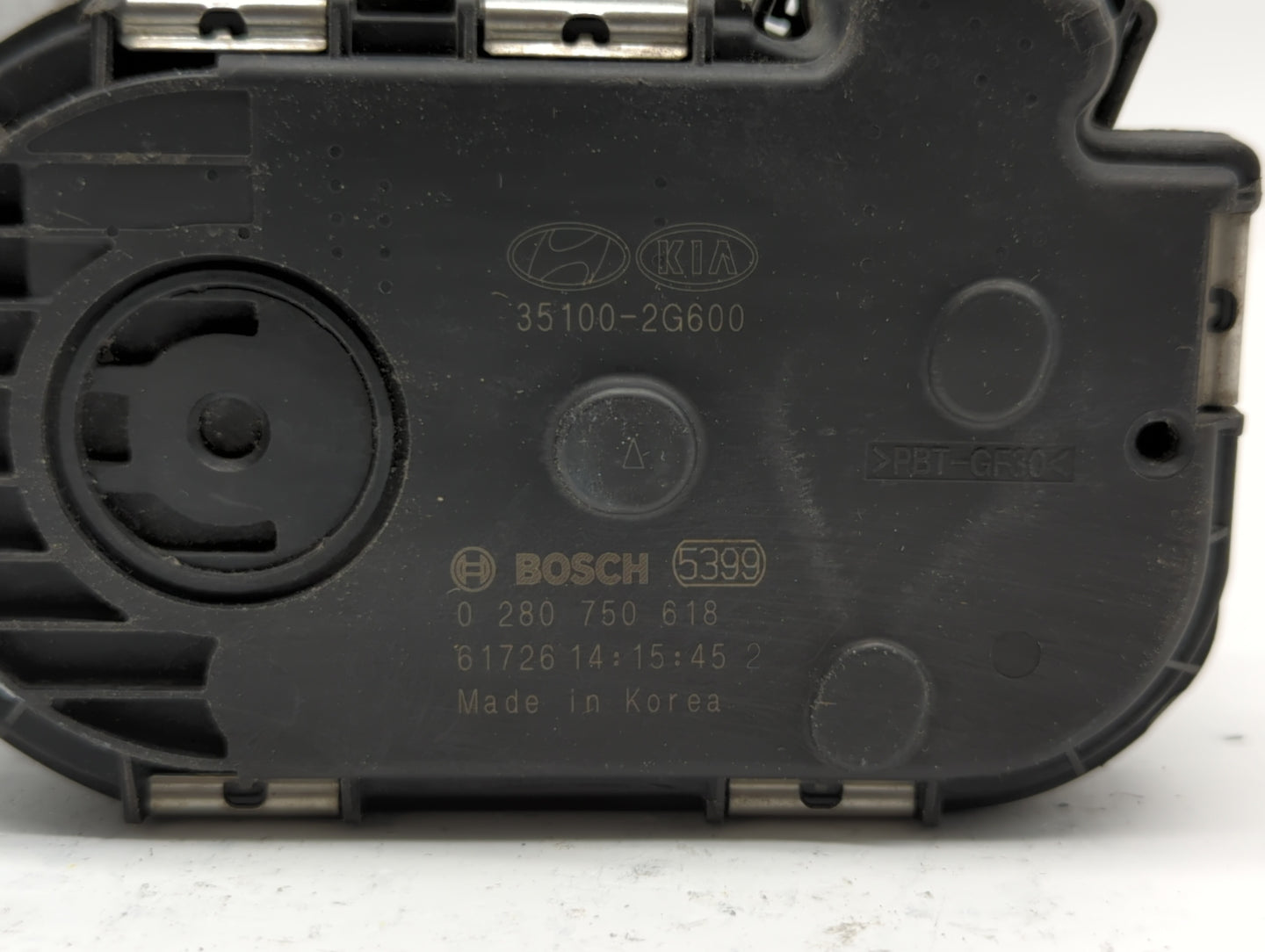 2018 Hyundai Santa Fe Throttle Body P/N:35100-2G600 Fits Fits 2015 2016 2017 2019 OEM Used Auto Parts - Oemusedautoparts1.co