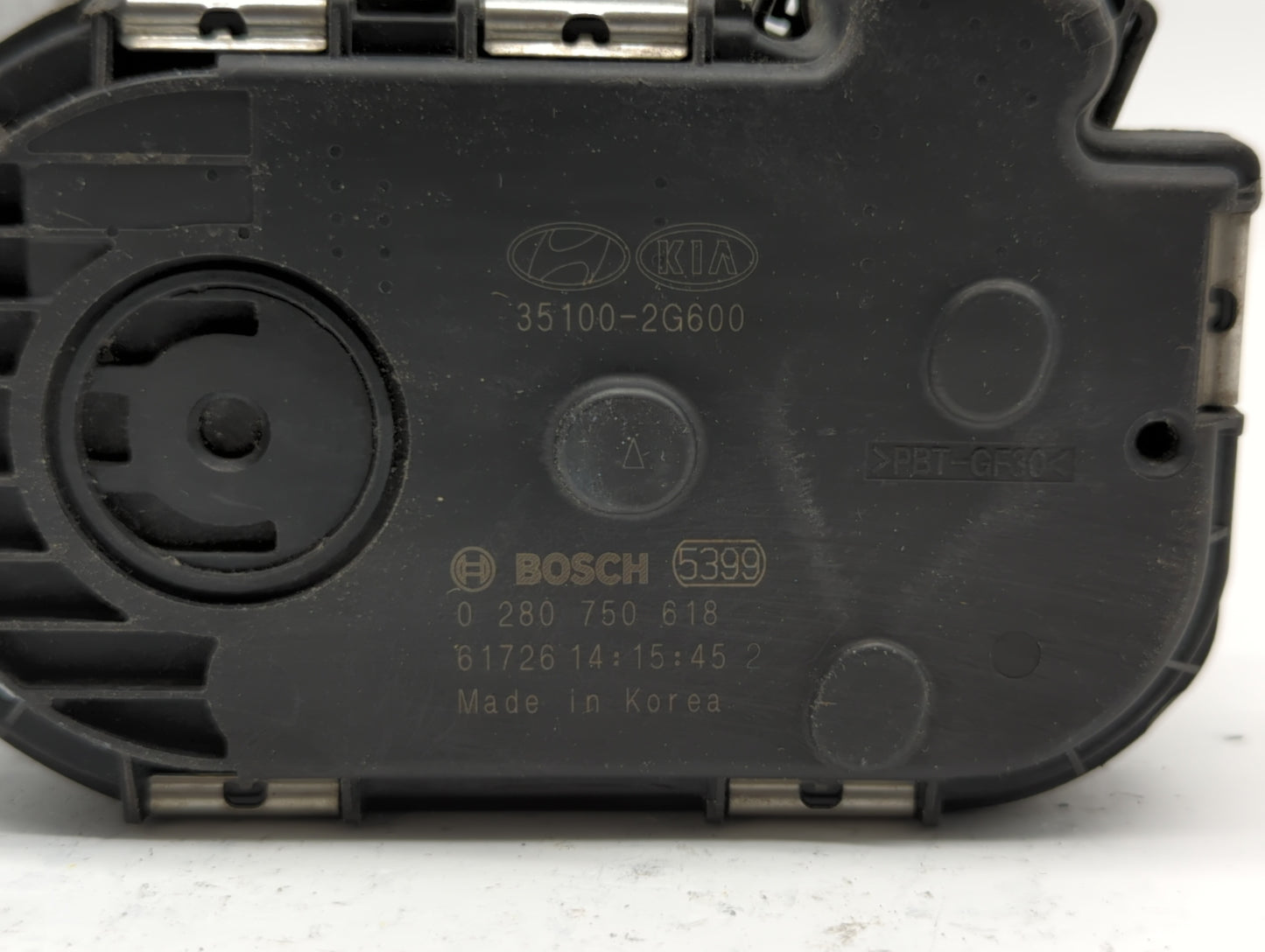 2018 Hyundai Santa Fe Throttle Body P/N:35100-2G600 Fits Fits 2015 2016 2017 2019 OEM Used Auto Parts - Oemusedautoparts1.co