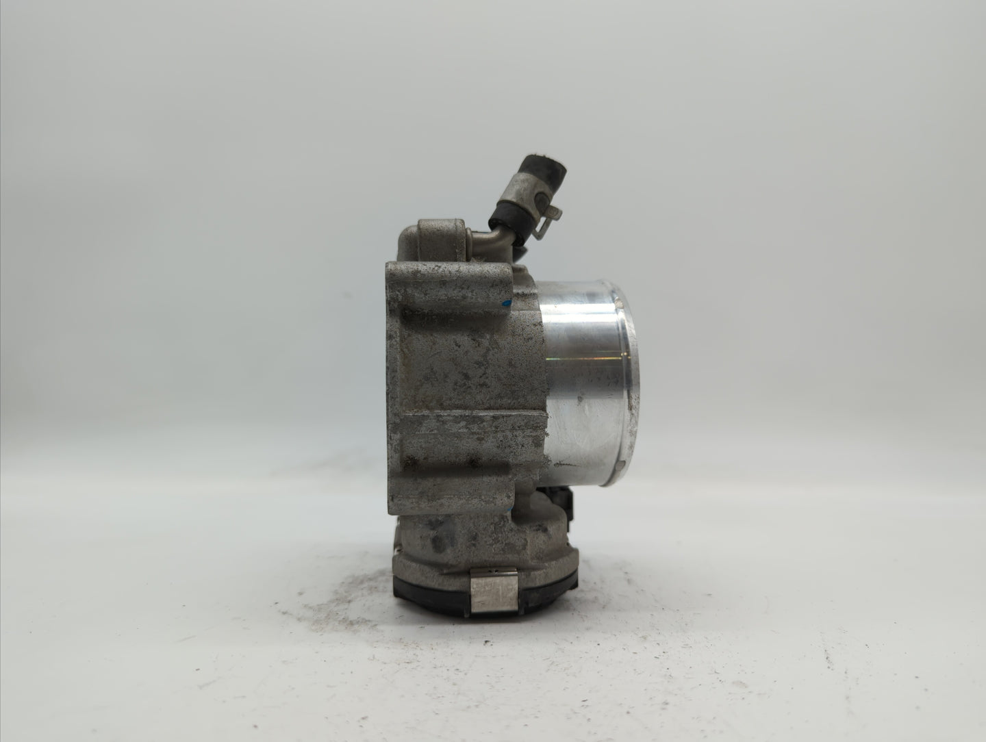 2018 Hyundai Santa Fe Throttle Body P/N:35100-2G600 Fits Fits 2015 2016 2017 2019 OEM Used Auto Parts - Oemusedautoparts1.co