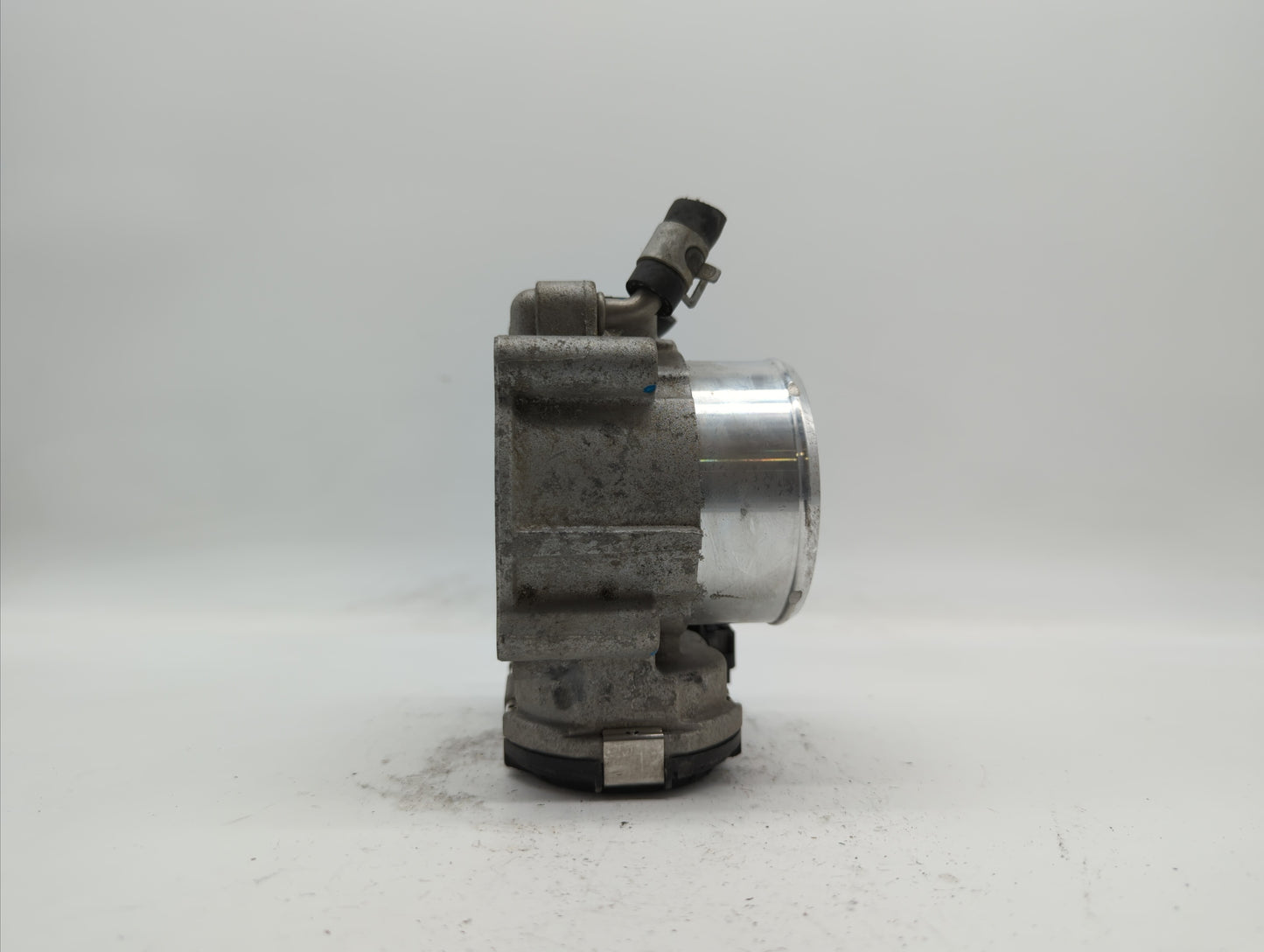 2018 Hyundai Santa Fe Throttle Body P/N:35100-2G600 Fits Fits 2015 2016 2017 2019 OEM Used Auto Parts - Oemusedautoparts1.co