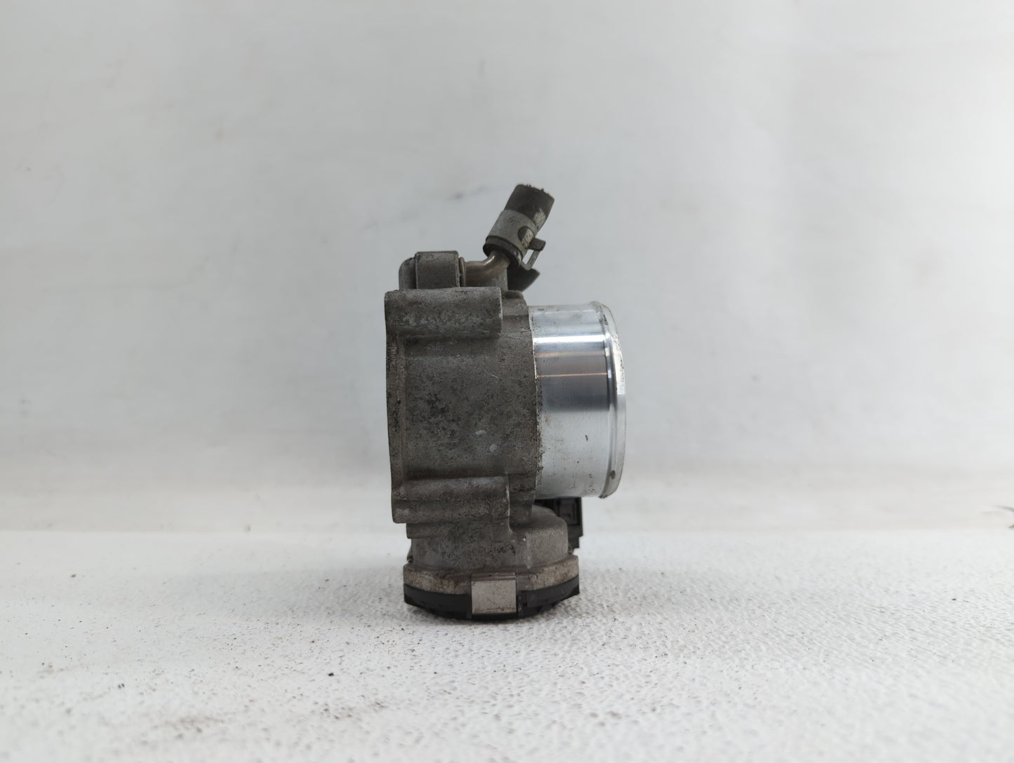 2018 Hyundai Santa Fe Throttle Body P/N:35100-2G600 Fits Fits 2015 2016 2017 2019 OEM Used Auto Parts - Oemusedautoparts1.co