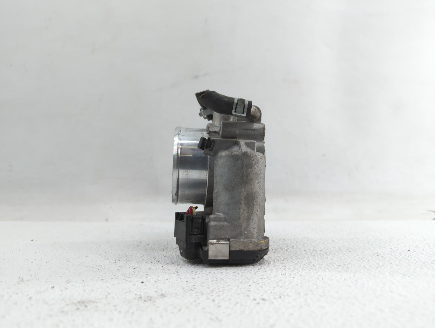 2018 Hyundai Santa Fe Throttle Body P/N:35100-2G600 Fits Fits 2015 2016 2017 2019 OEM Used Auto Parts - Oemusedautoparts1.co