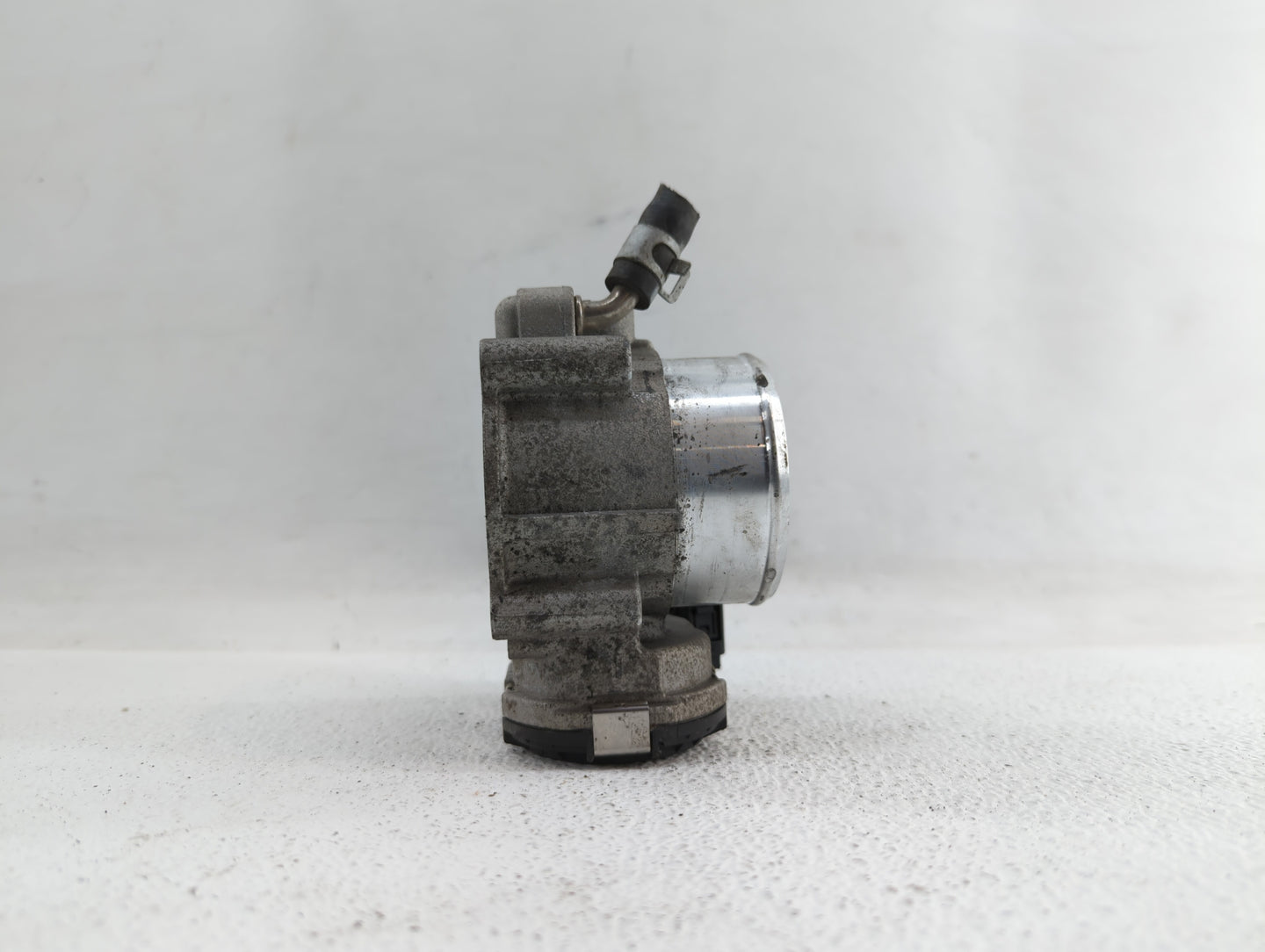 2018 Hyundai Santa Fe Throttle Body P/N:35100-2G600 Fits Fits 2015 2016 2017 2019 OEM Used Auto Parts - Oemusedautoparts1.co