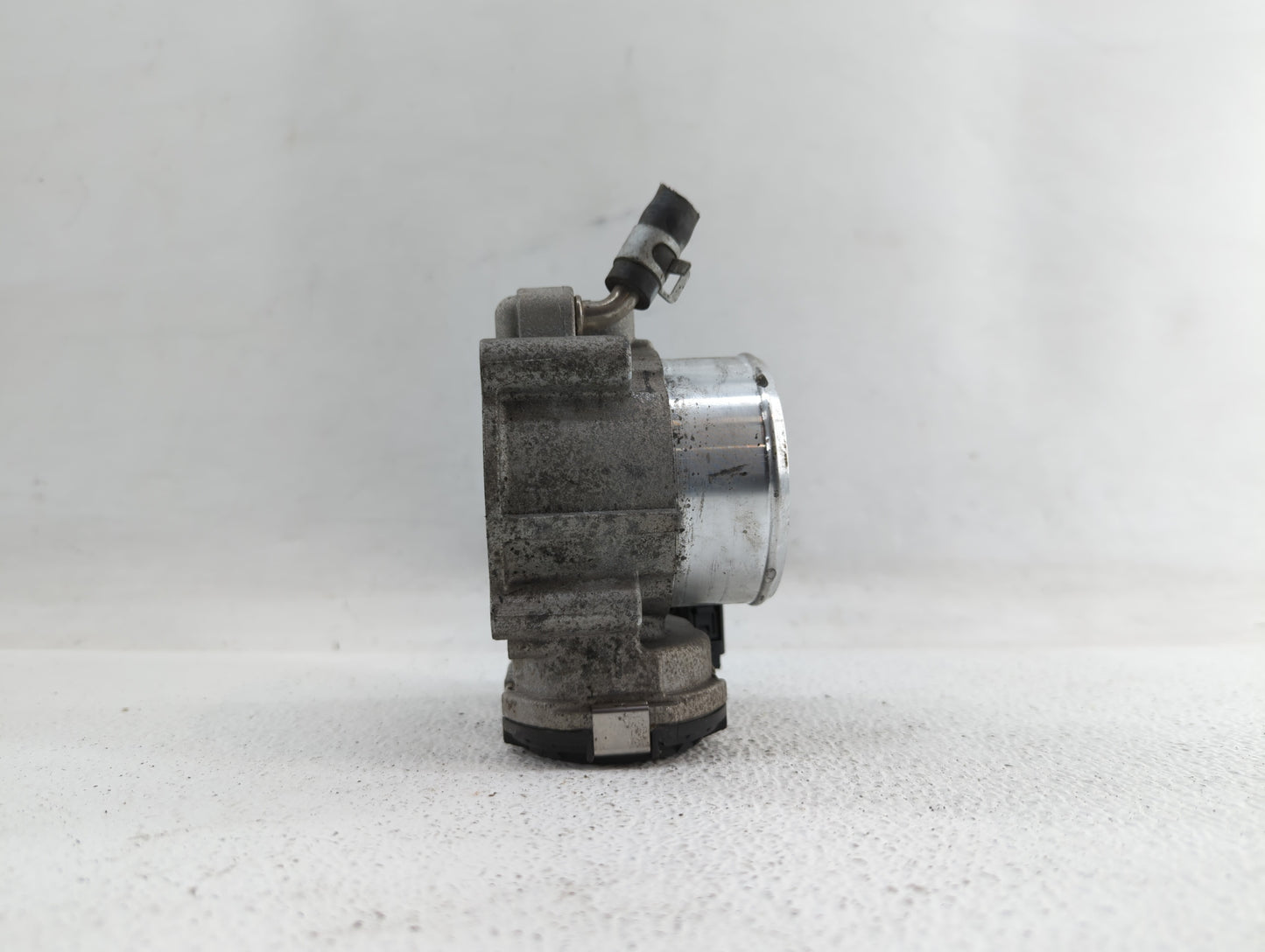 2018 Hyundai Santa Fe Throttle Body P/N:35100-2G600 Fits Fits 2015 2016 2017 2019 OEM Used Auto Parts - Oemusedautoparts1.co