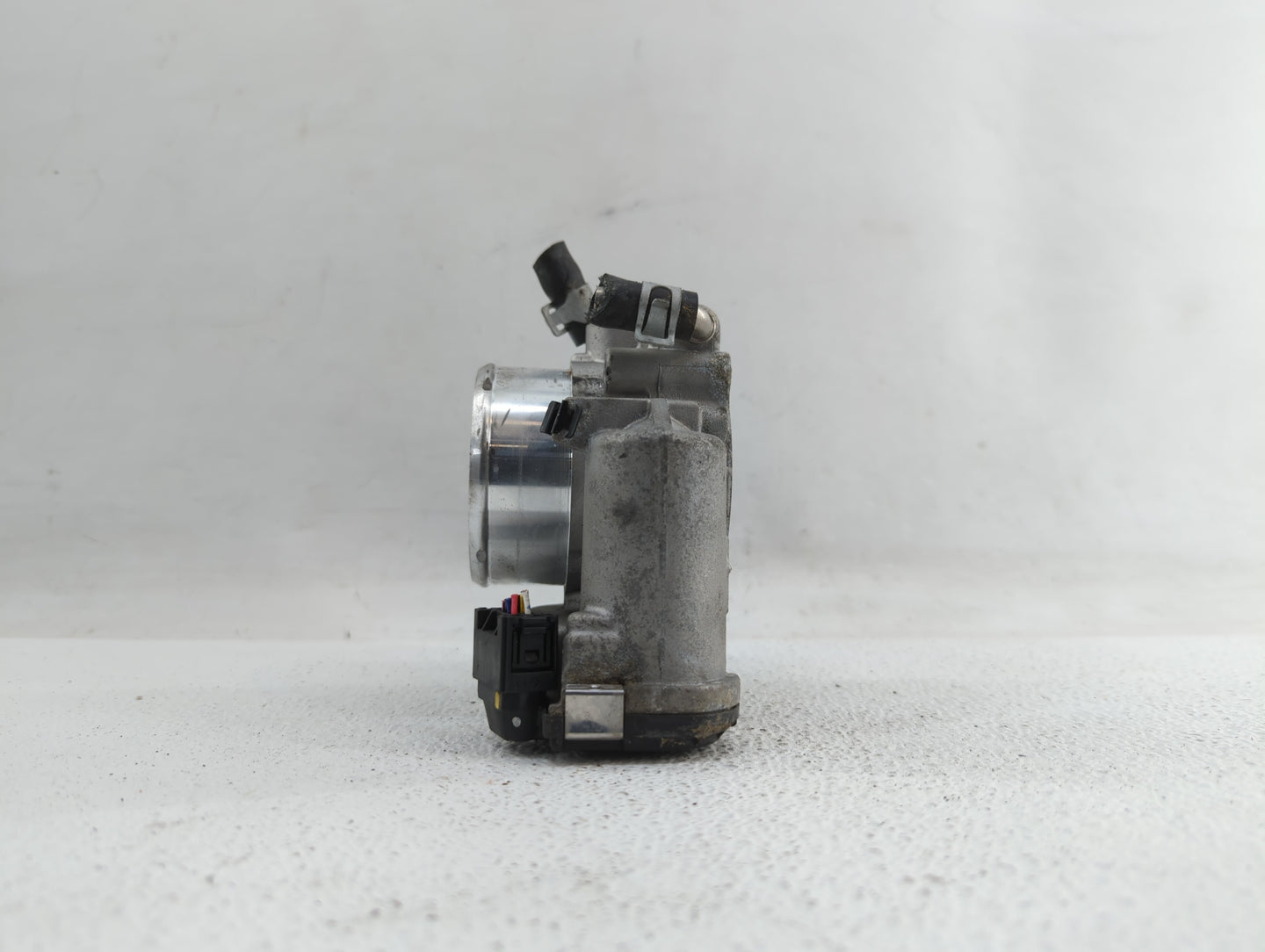 2018 Hyundai Santa Fe Throttle Body P/N:35100-2G600 Fits Fits 2015 2016 2017 2019 OEM Used Auto Parts - Oemusedautoparts1.co