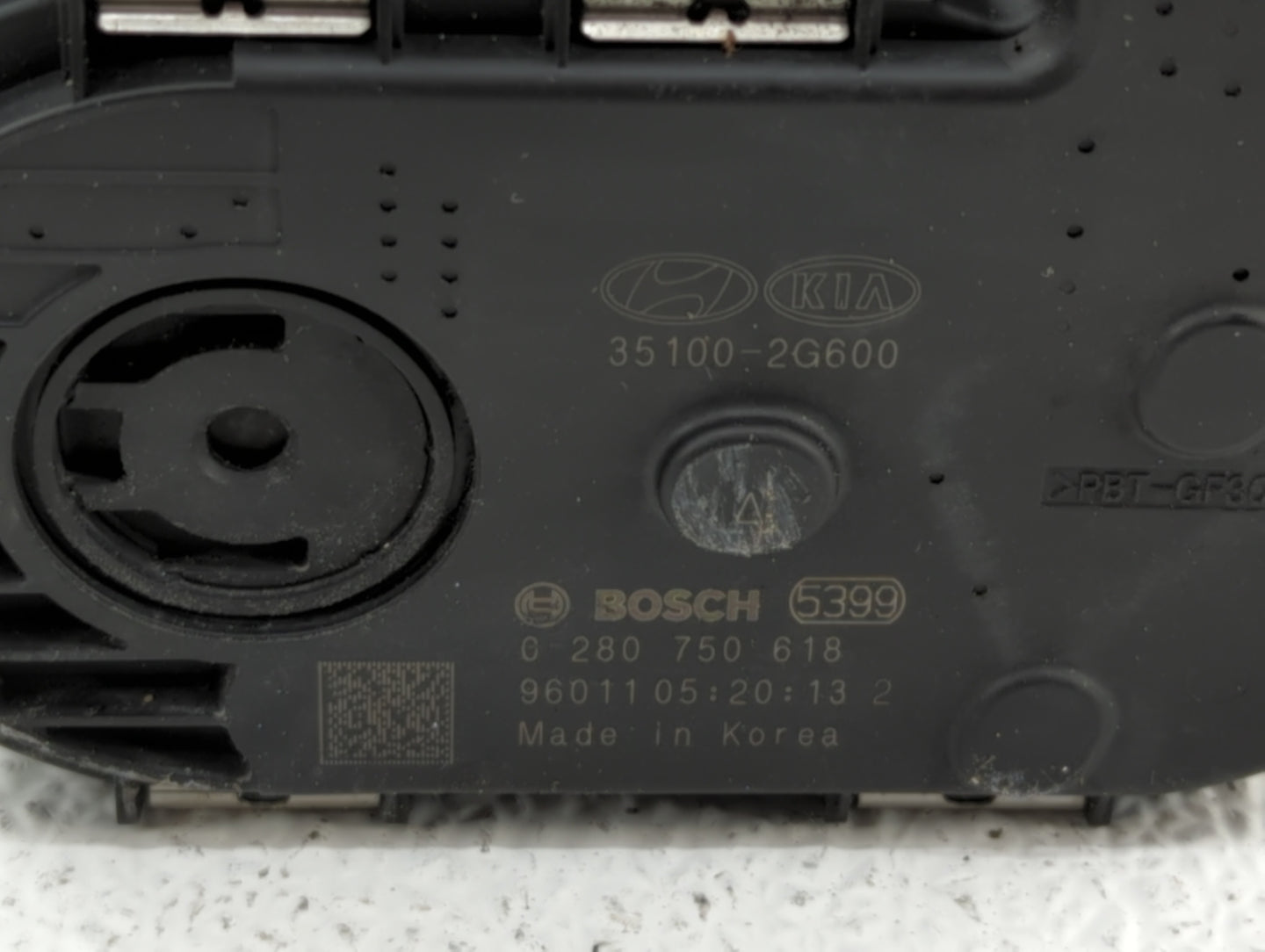 2018 Hyundai Santa Fe Throttle Body P/N:35100-2G600 Fits Fits 2015 2016 2017 2019 OEM Used Auto Parts - Oemusedautoparts1.co