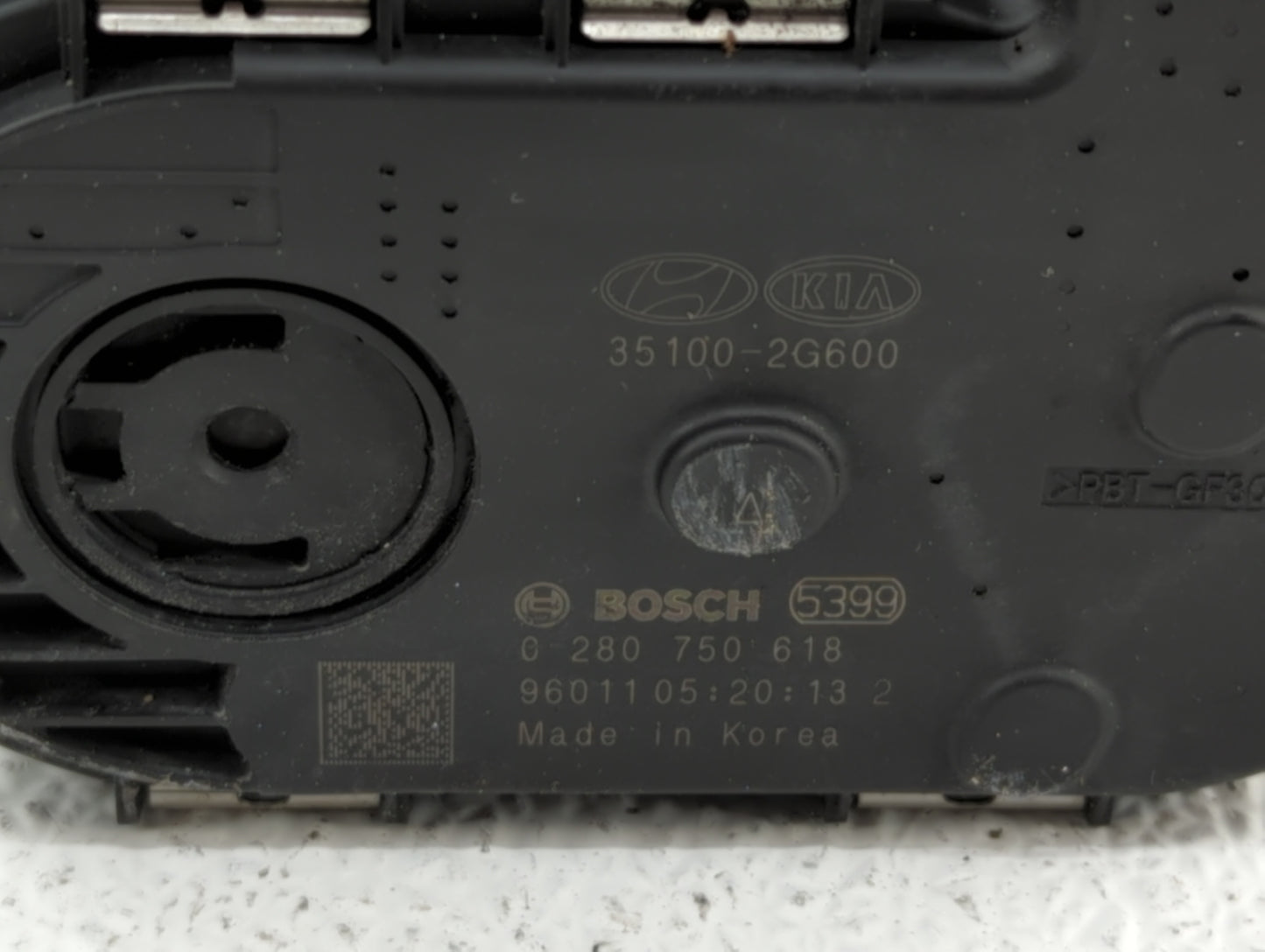 2018 Hyundai Santa Fe Throttle Body P/N:35100-2G600 Fits Fits 2015 2016 2017 2019 OEM Used Auto Parts - Oemusedautoparts1.co