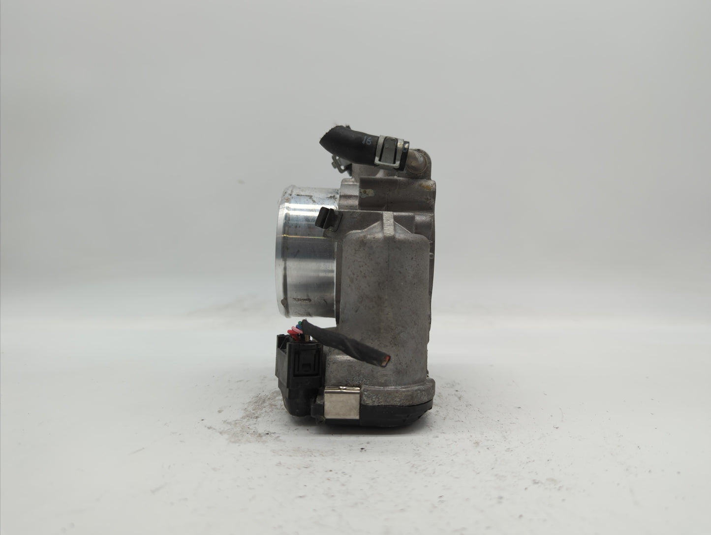 2018 Hyundai Santa Fe Throttle Body P/N:35100-2G600 Fits Fits 2015 2016 2017 2019 OEM Used Auto Parts - Oemusedautoparts1.co