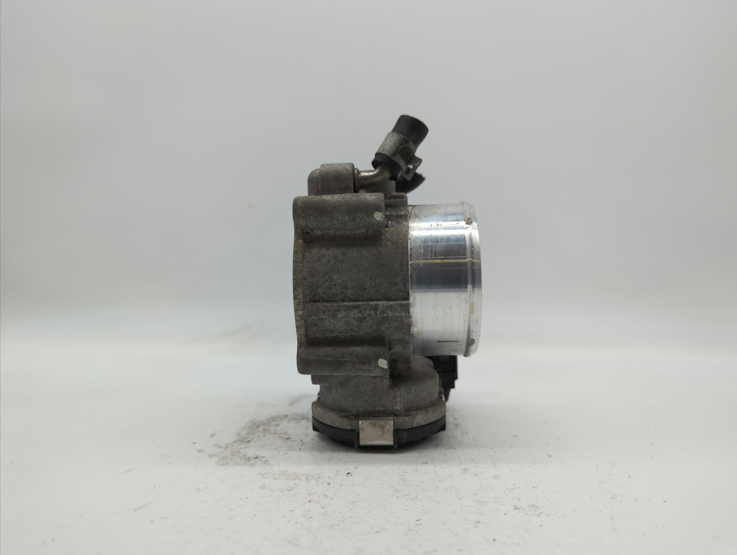 2018 Hyundai Santa Fe Throttle Body P/N:35100-2G600 Fits Fits 2015 2016 2017 2019 OEM Used Auto Parts - Oemusedautoparts1.co