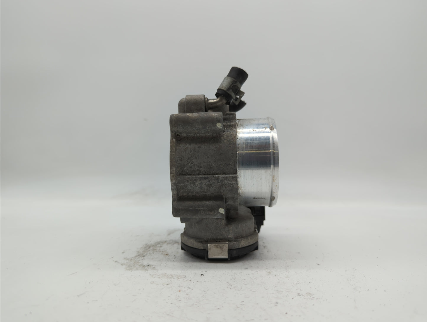 2018 Hyundai Santa Fe Throttle Body P/N:35100-2G600 Fits Fits 2015 2016 2017 2019 OEM Used Auto Parts - Oemusedautoparts1.co