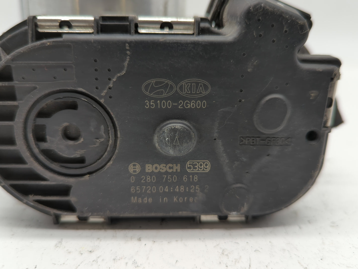 2018 Hyundai Santa Fe Throttle Body P/N:35100-2G600 Fits Fits 2015 2016 2017 2019 OEM Used Auto Parts - Oemusedautoparts1.co
