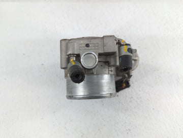 2018 Hyundai Santa Fe Throttle Body P/N:35100-2G600 Fits Fits 2015 2016 2017 2019 OEM Used Auto Parts