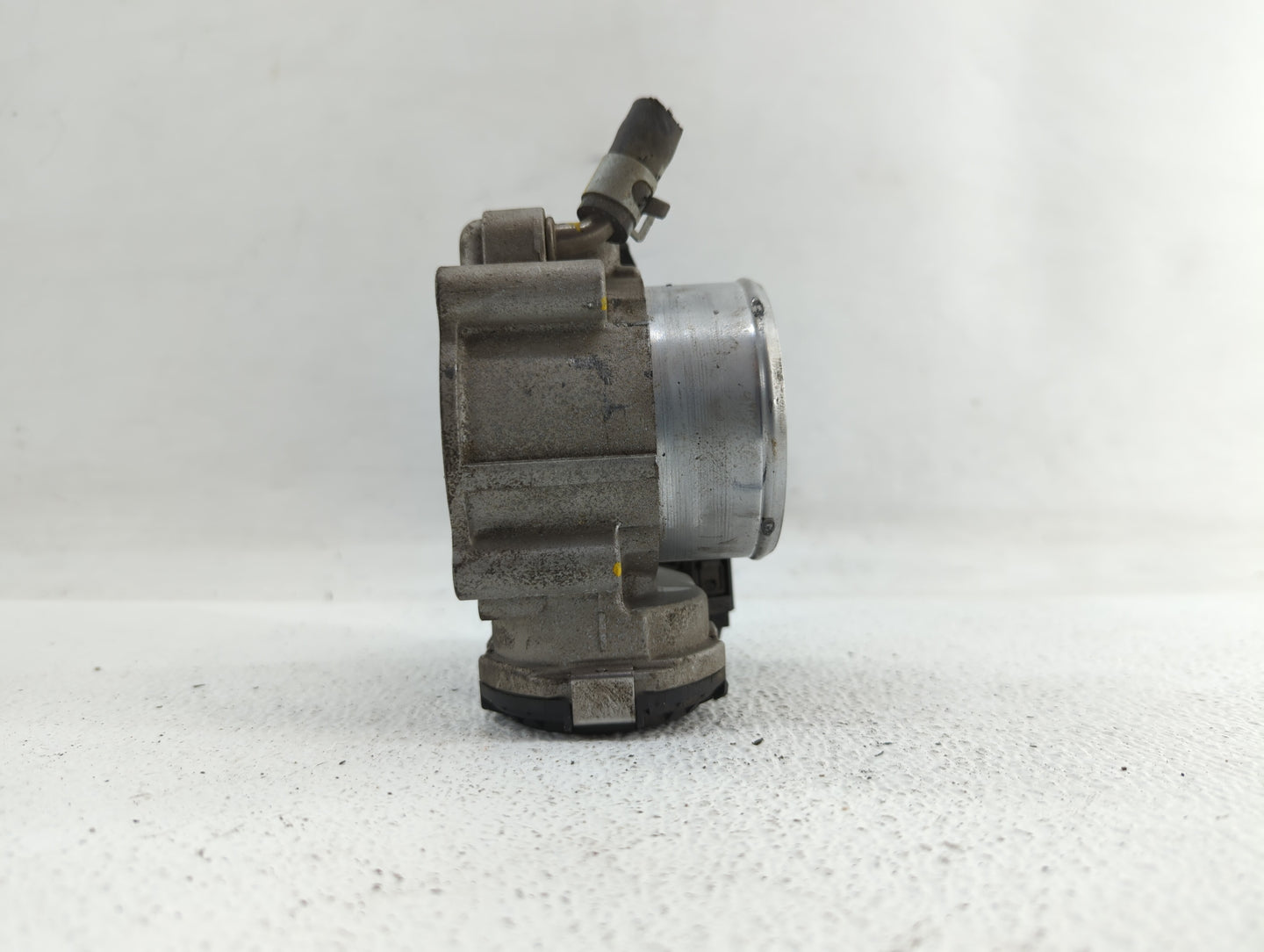 2018 Hyundai Santa Fe Throttle Body P/N:35100-2G600 Fits Fits 2015 2016 2017 2019 OEM Used Auto Parts - Oemusedautoparts1.co