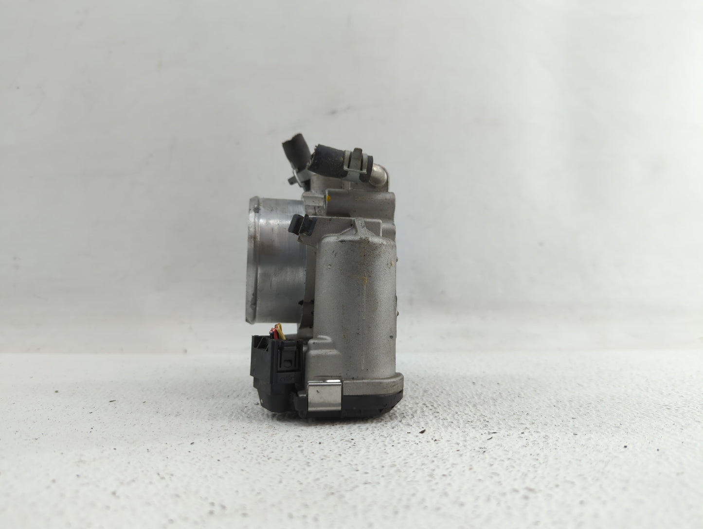 2018 Hyundai Santa Fe Throttle Body P/N:35100-2G600 Fits Fits 2015 2016 2017 2019 OEM Used Auto Parts - Oemusedautoparts1.co