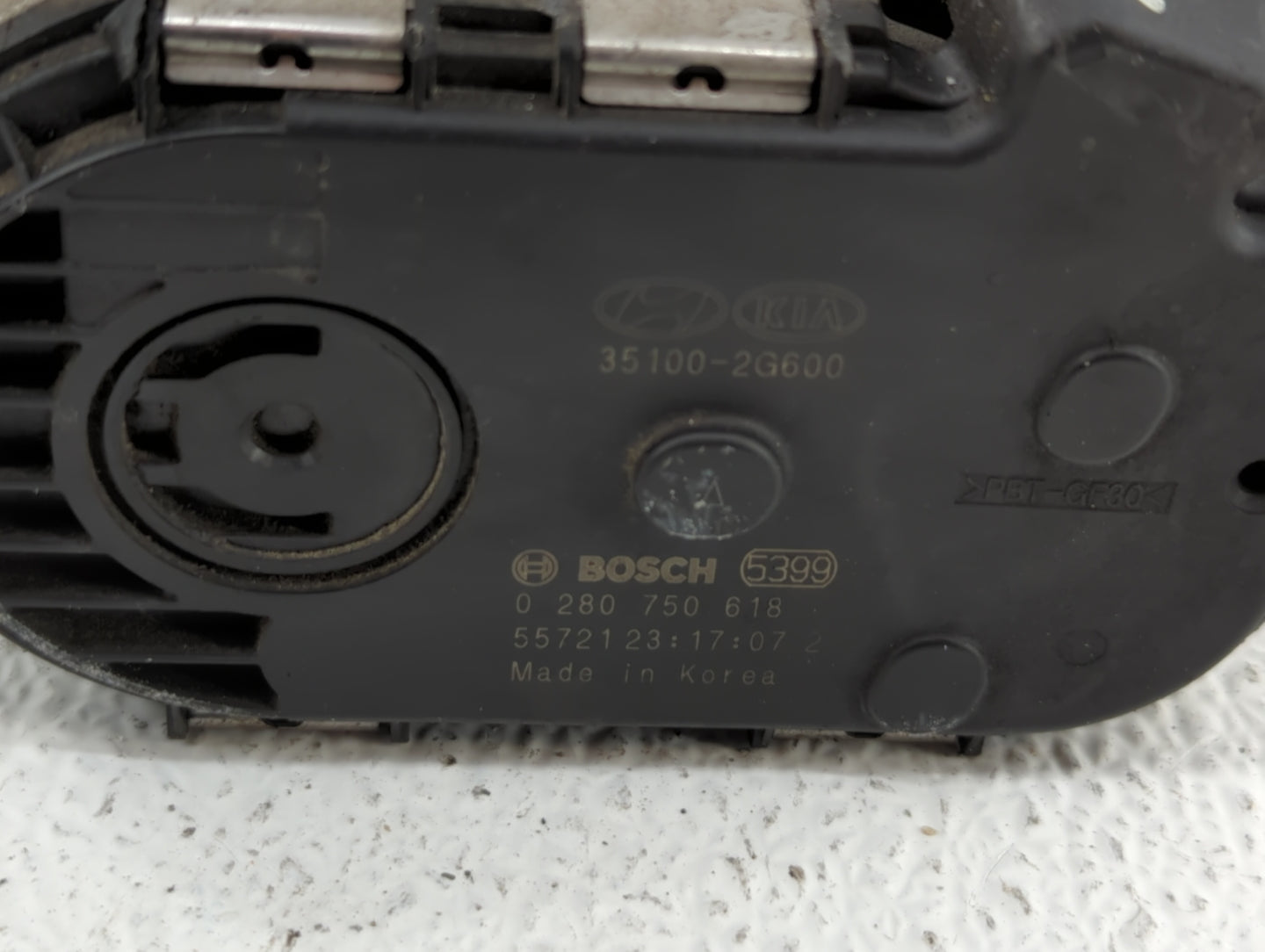 2018 Hyundai Santa Fe Throttle Body P/N:35100-2G600 Fits Fits 2015 2016 2017 2019 OEM Used Auto Parts - Oemusedautoparts1.co