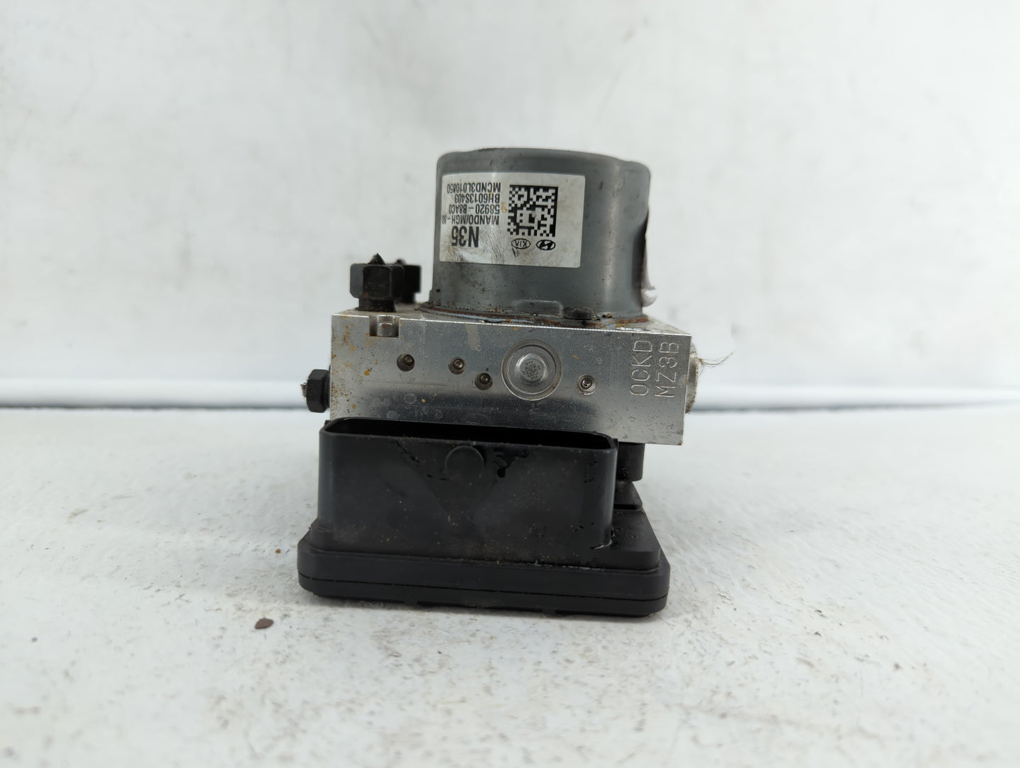 2017-2018 Hyundai Santa Fe ABS Pump Control Module Replacement P/N:58920-B8AC0 Fits Fits 2017 2018 OEM Used Auto Parts - Oem