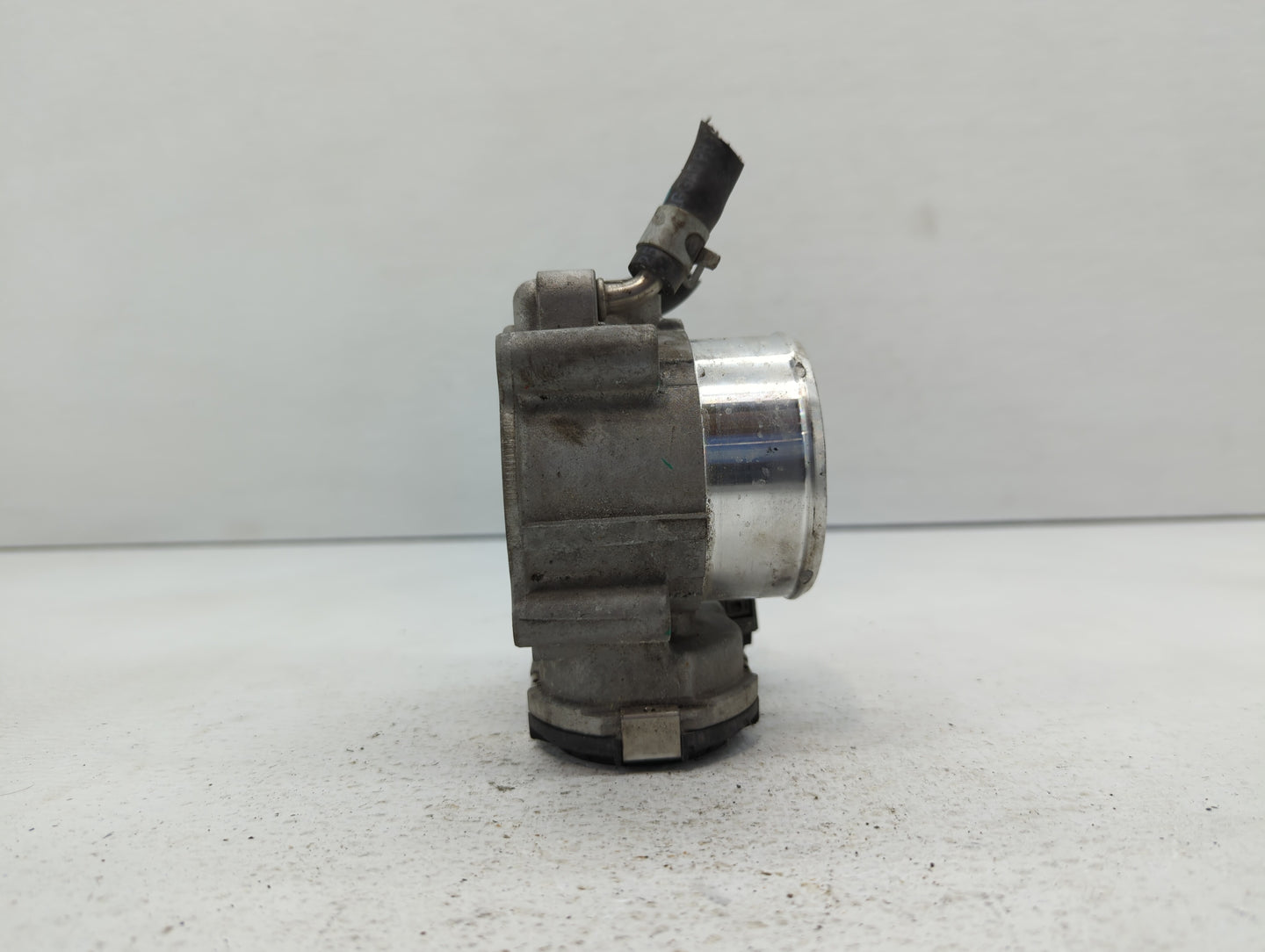 2019-2020 Hyundai Santa Fe Throttle Body P/N:35100-2G600 Fits Fits 2015 2016 2017 2018 2019 2020 2021 OEM Used Auto Parts - 