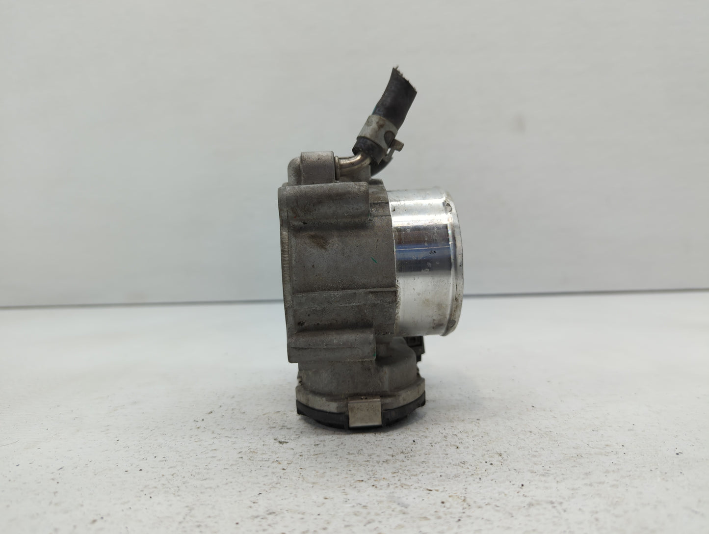 2019-2020 Hyundai Santa Fe Throttle Body P/N:35100-2G600 Fits Fits 2015 2016 2017 2018 2019 2020 2021 OEM Used Auto Parts - 