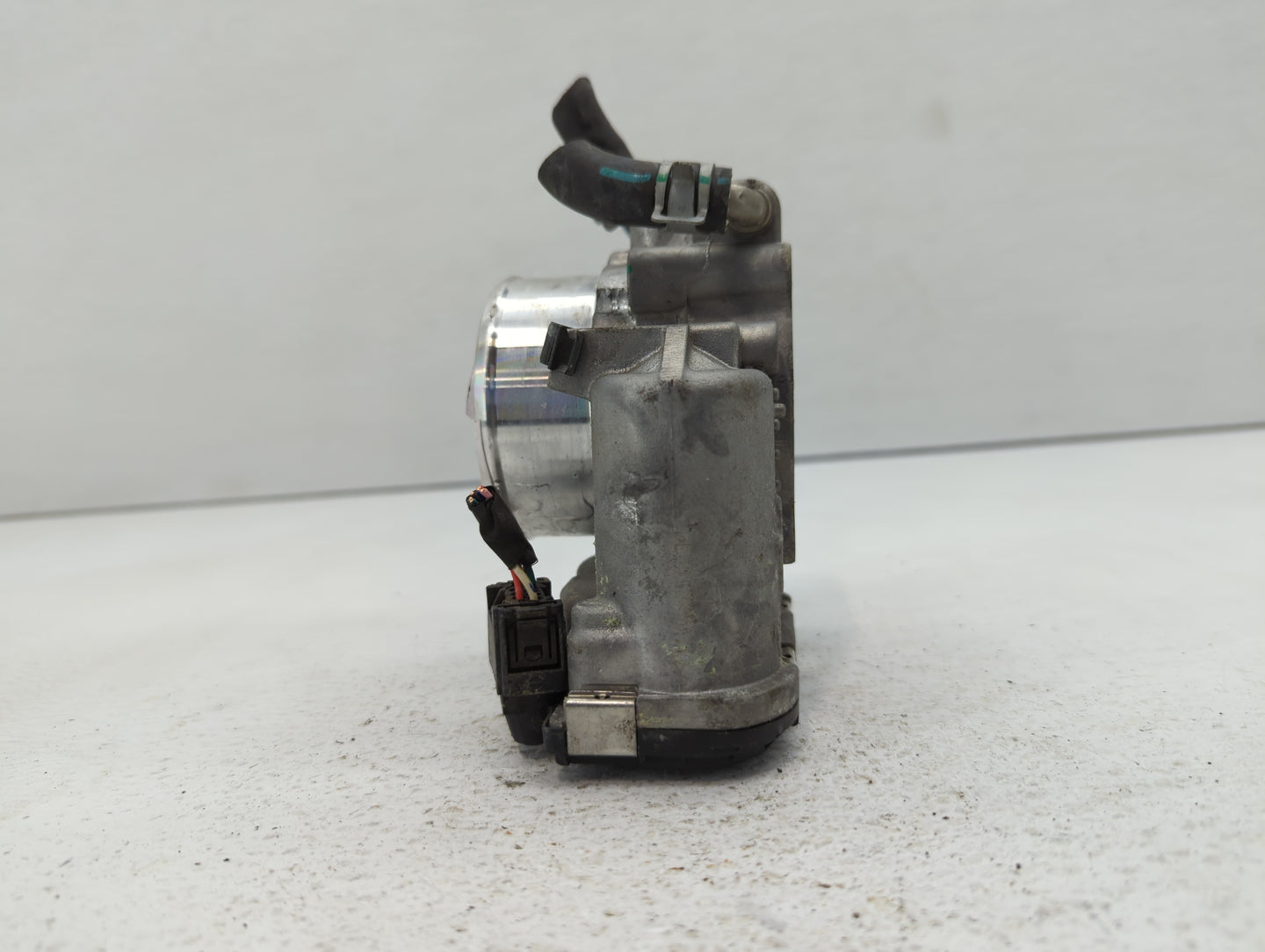 2019-2020 Hyundai Santa Fe Throttle Body P/N:35100-2G600 Fits Fits 2015 2016 2017 2018 2019 2020 2021 OEM Used Auto Parts - 